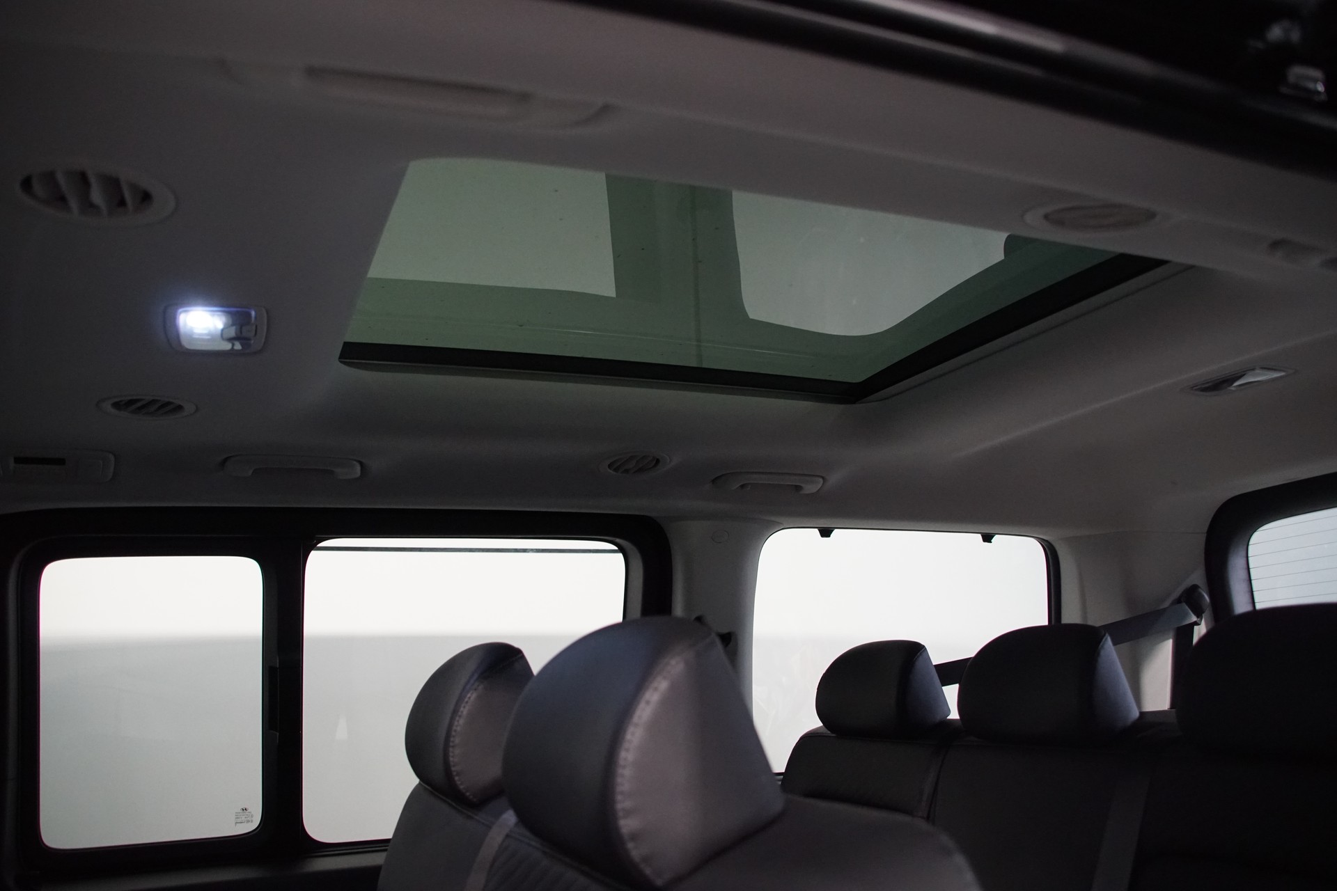 HYUNDAI Staria Premium 1.6 T-GDi HEV Vertex A *swiss* - 15