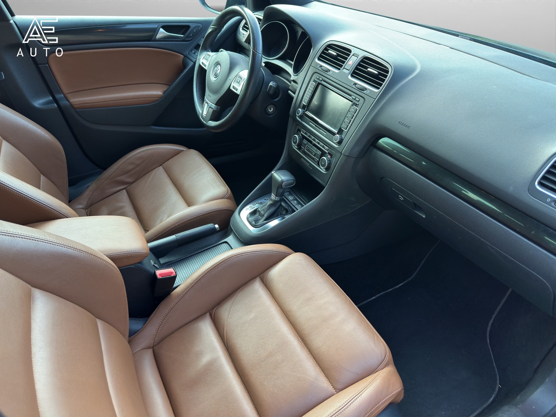VW Golf 2.0 TDI Highline DSG - 9