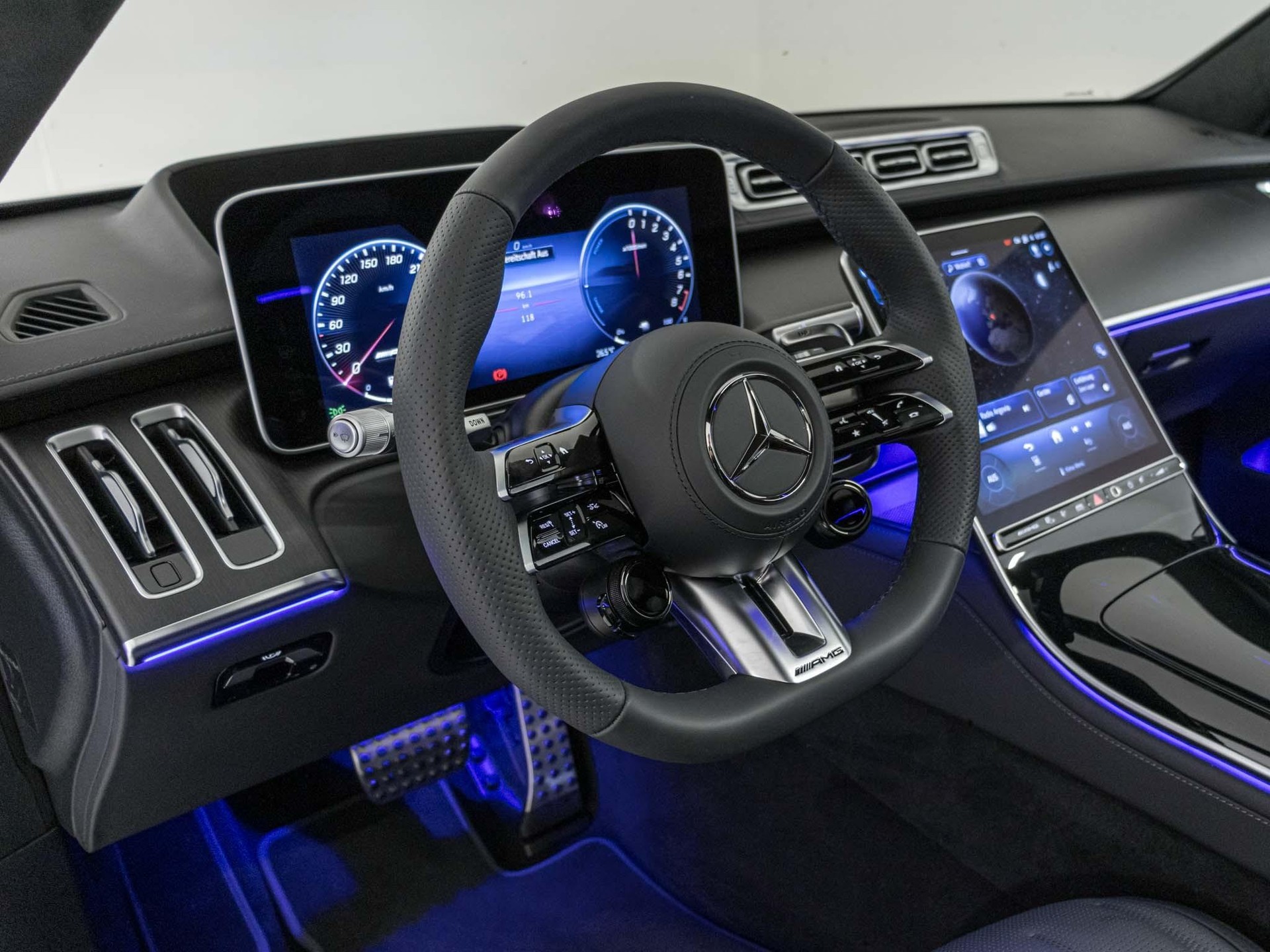 MERCEDES-BENZ S 63 AMG E Performance - 11