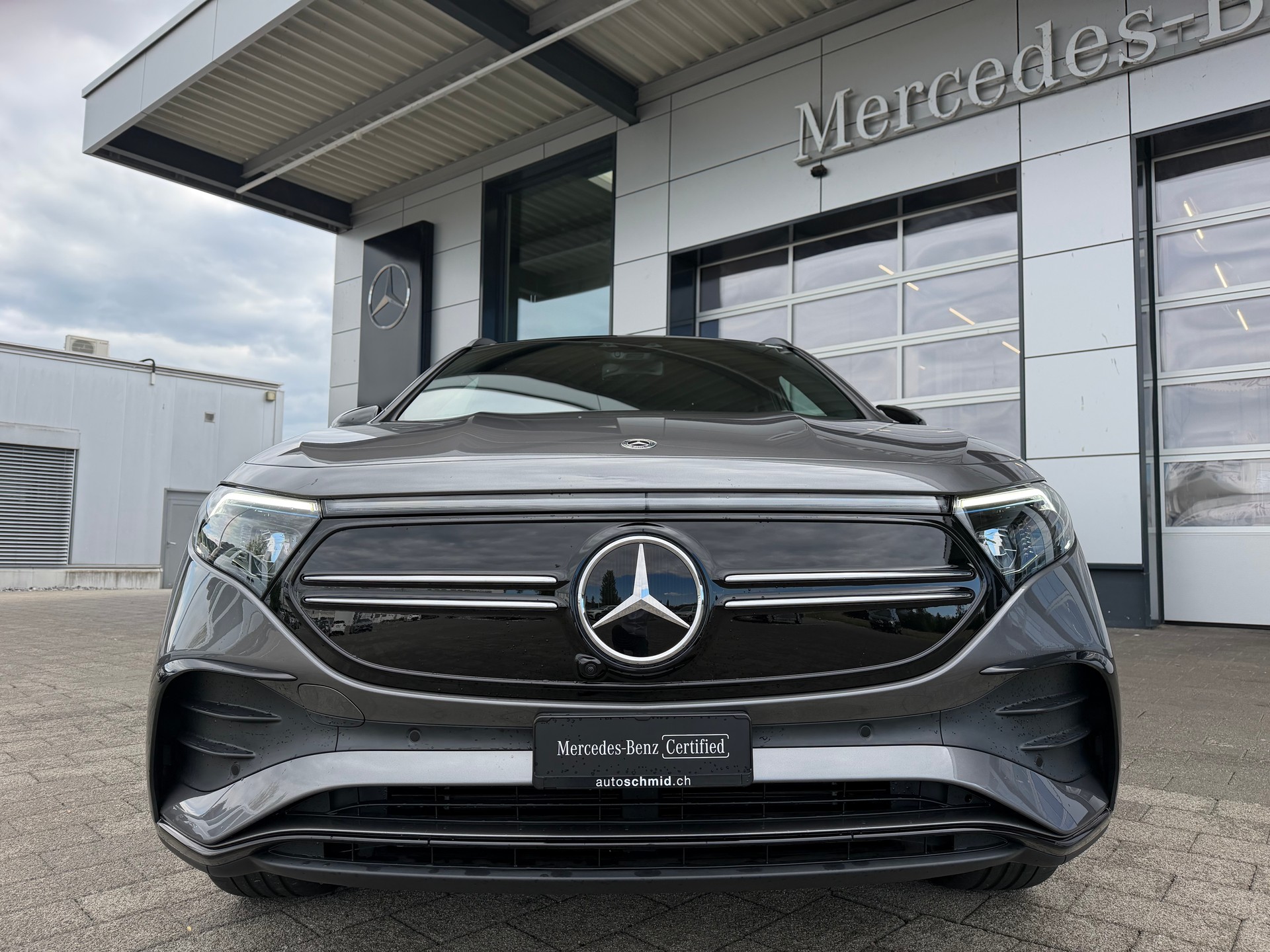 MERCEDES-BENZ EQA 350 AMG Line 4Matic - 3
