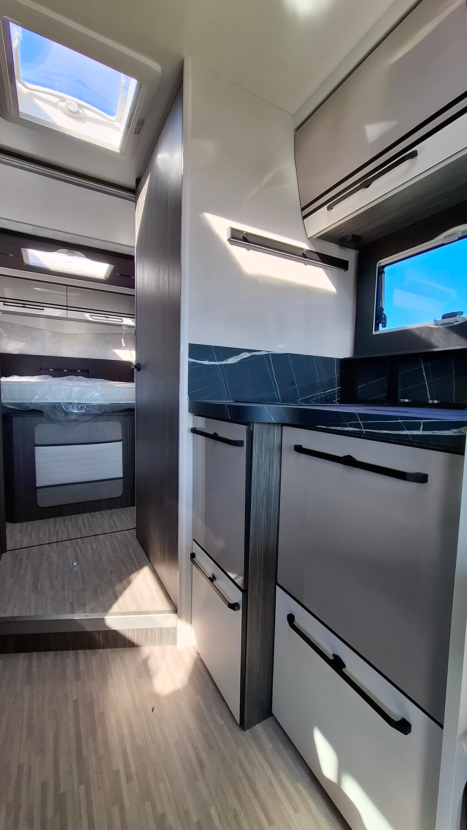 MCLOUIS Nevis 881 25 Edition - 7