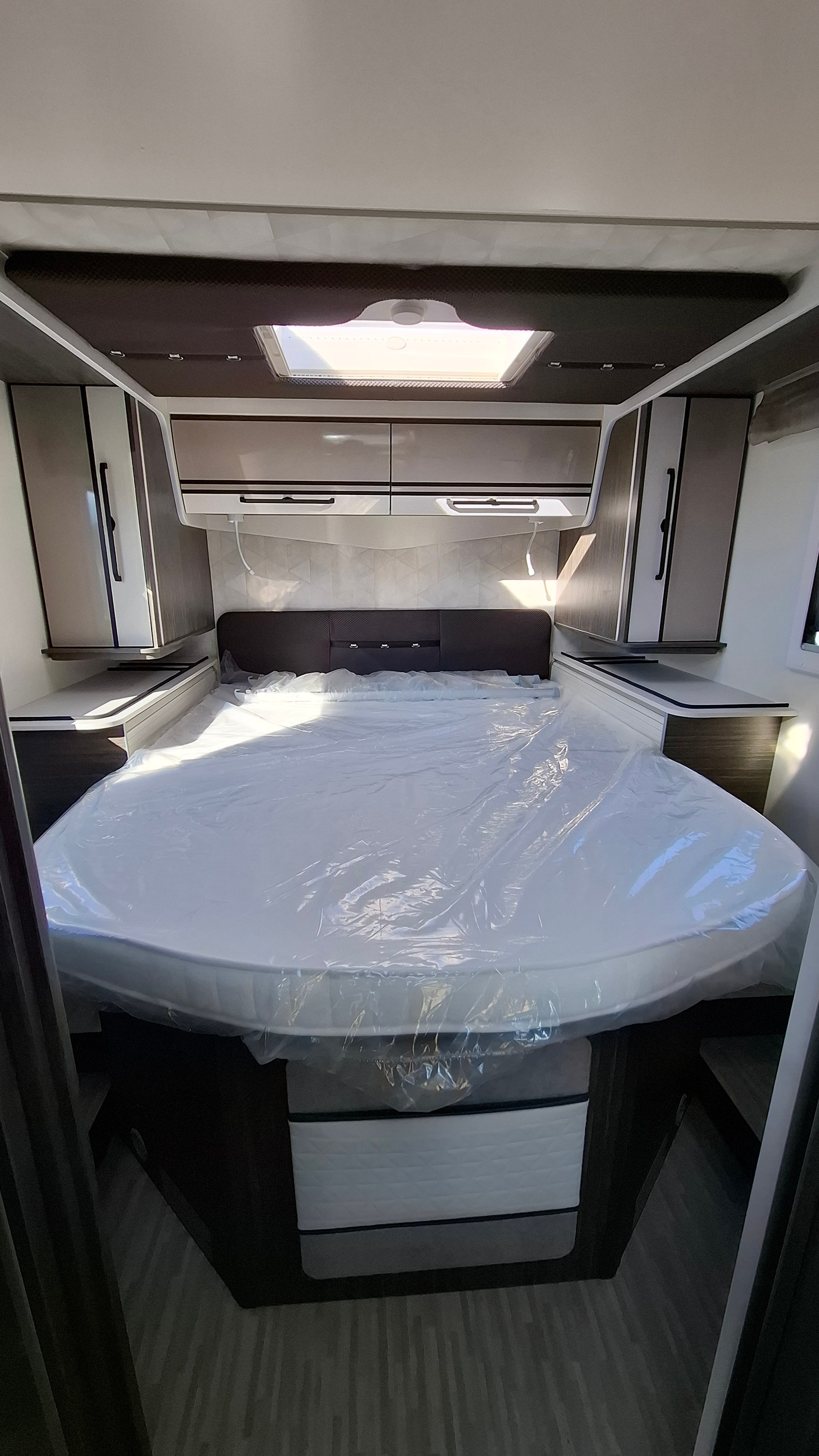 MCLOUIS Nevis 881 25 Edition - 9