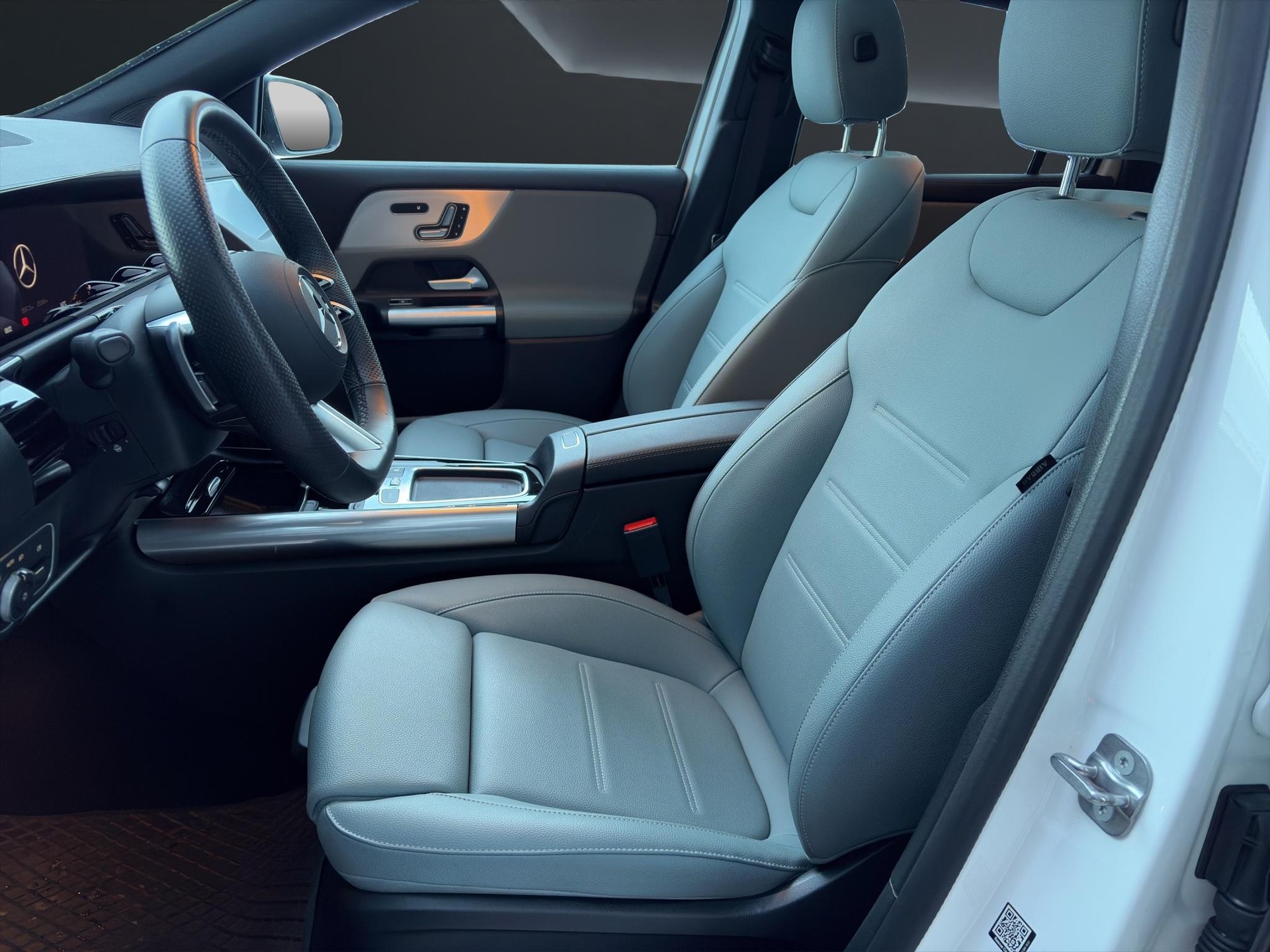 MERCEDES-BENZ EQA 350 Swiss Star AMG Line 4matic - 5