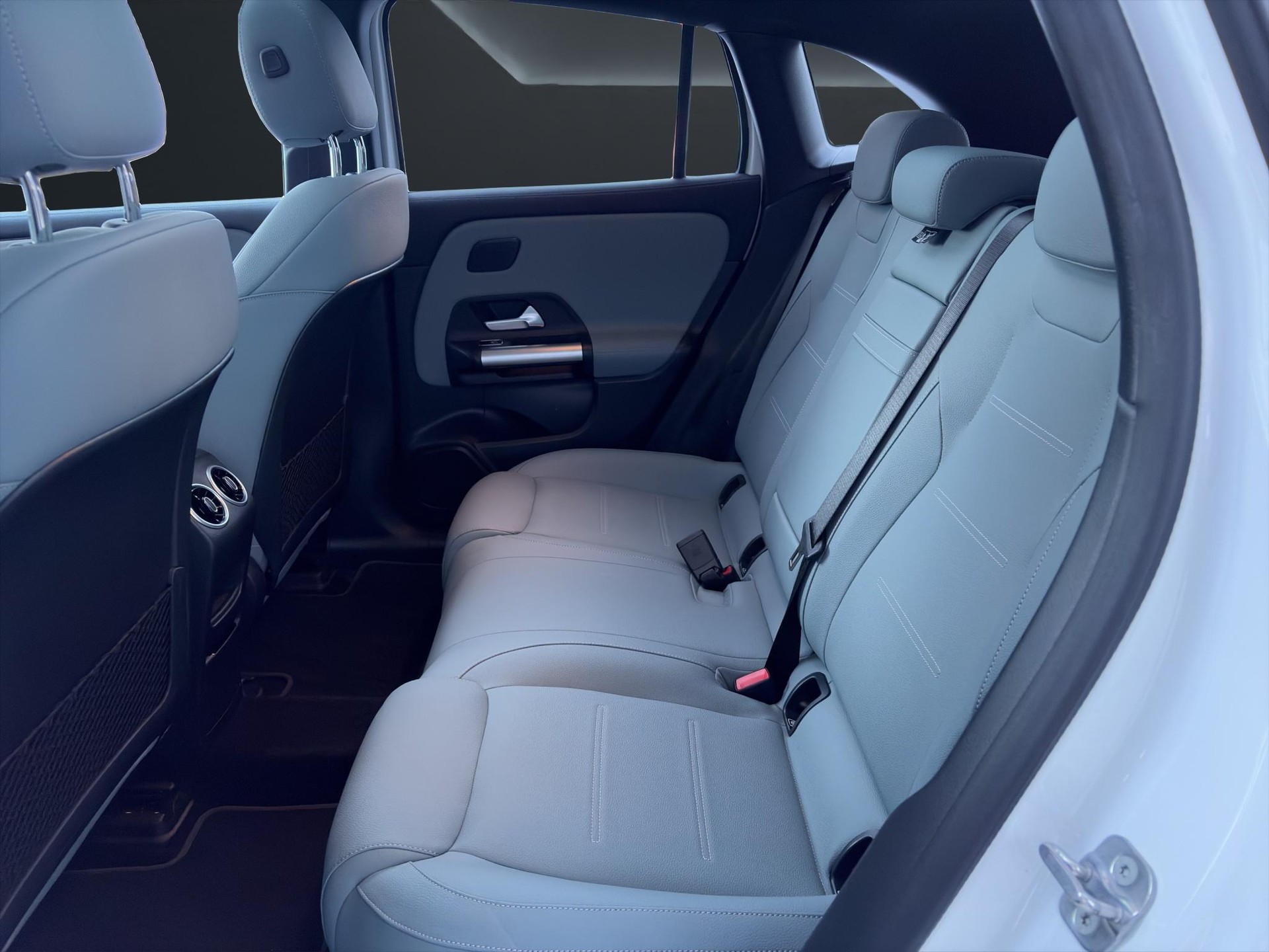 MERCEDES-BENZ EQA 350 Swiss Star AMG Line 4matic - 12