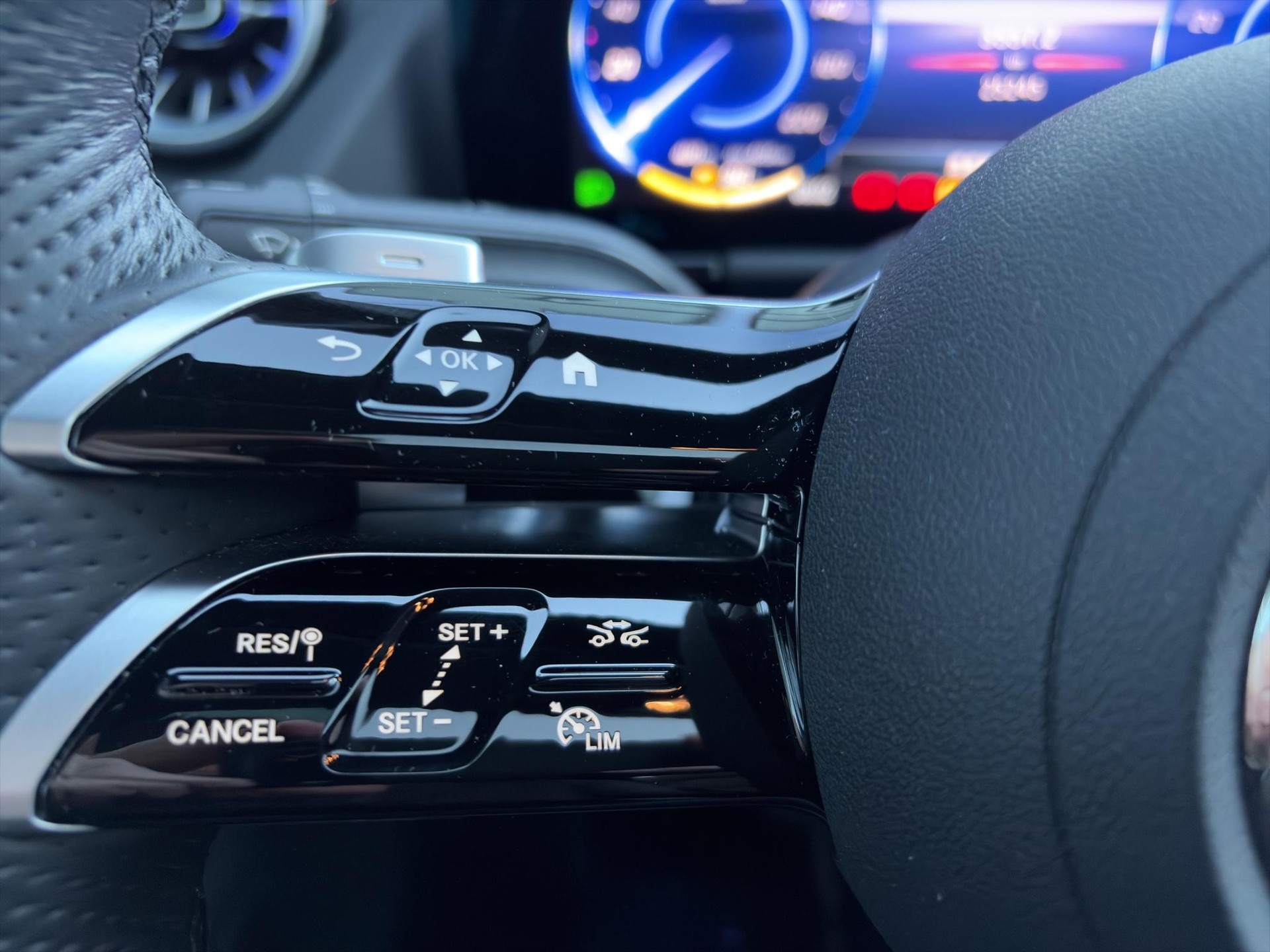 MERCEDES-BENZ EQA 350 Swiss Star AMG Line 4matic - 9