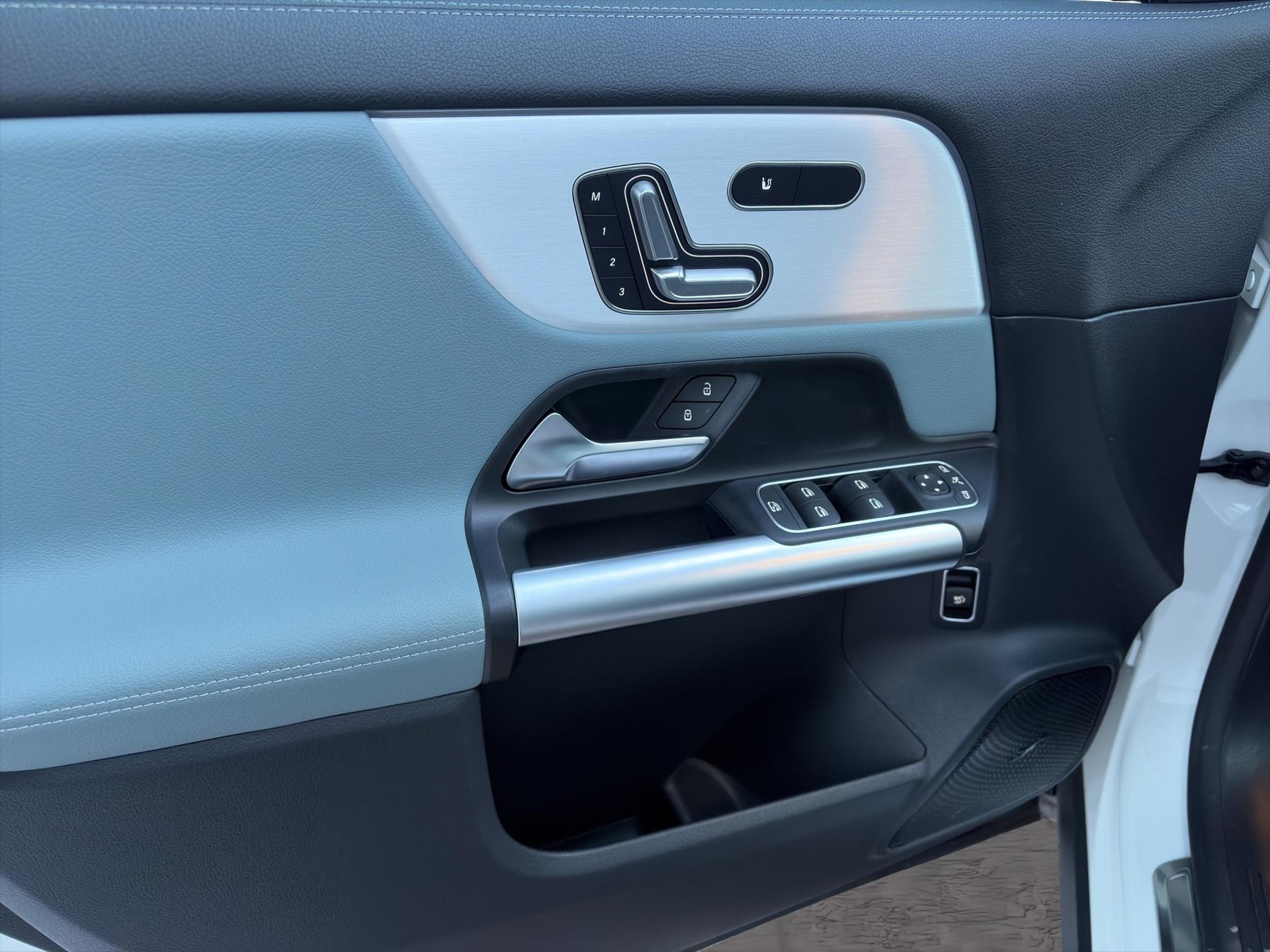 MERCEDES-BENZ EQA 350 Swiss Star AMG Line 4matic - 7