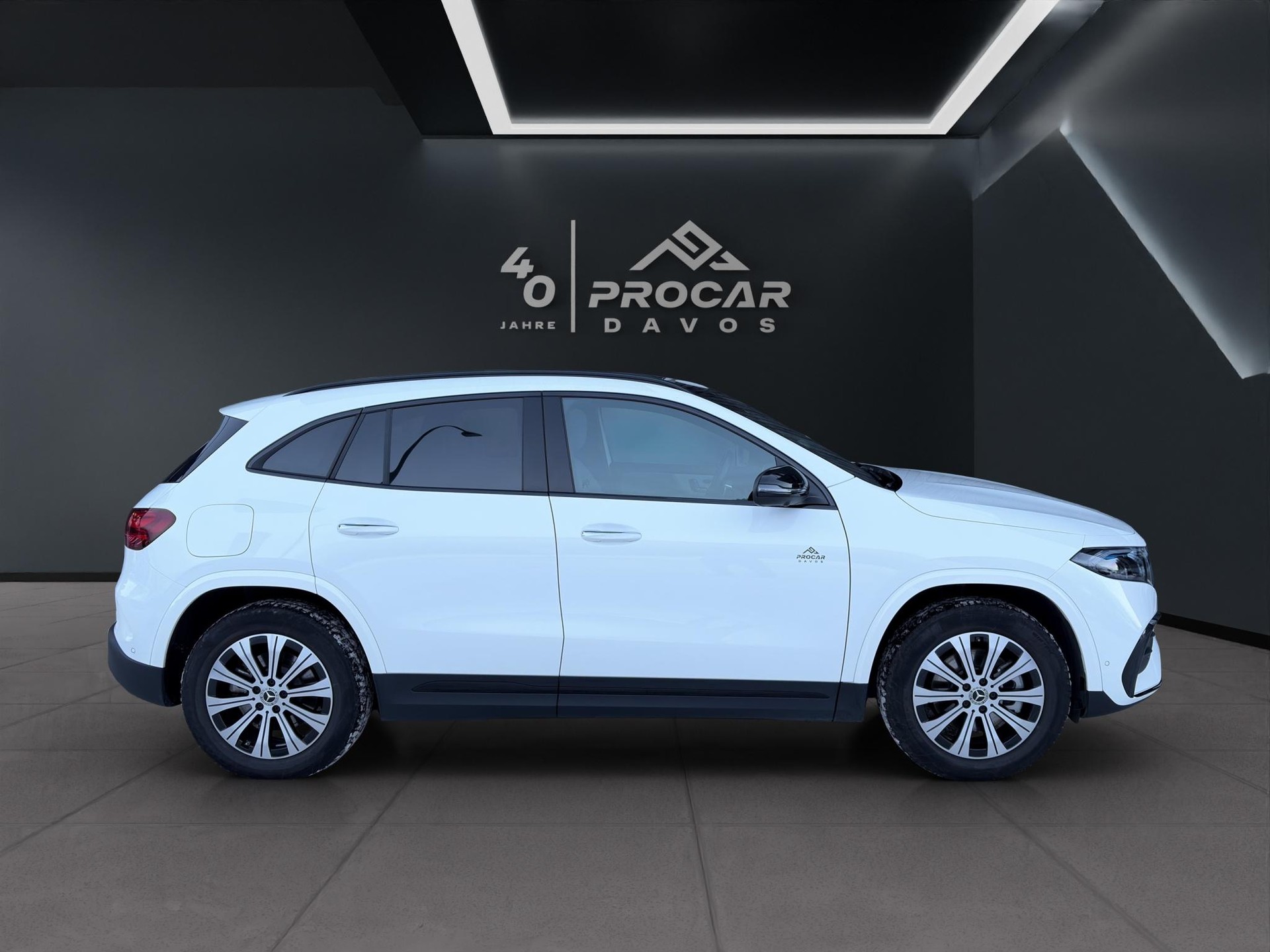 MERCEDES-BENZ EQA 350 Swiss Star AMG Line 4matic - 3