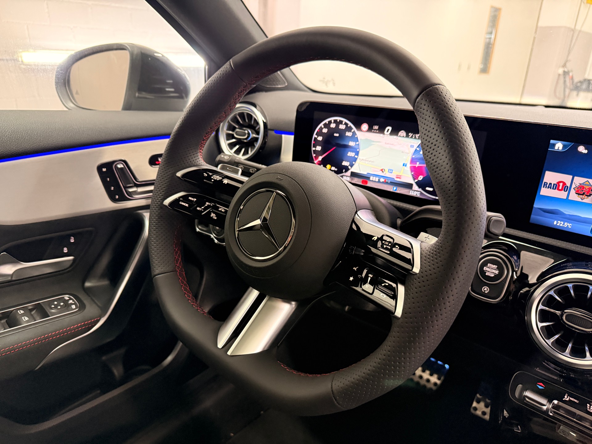 MERCEDES-BENZ A 250 4MATIC Kompaktlimousine - 16