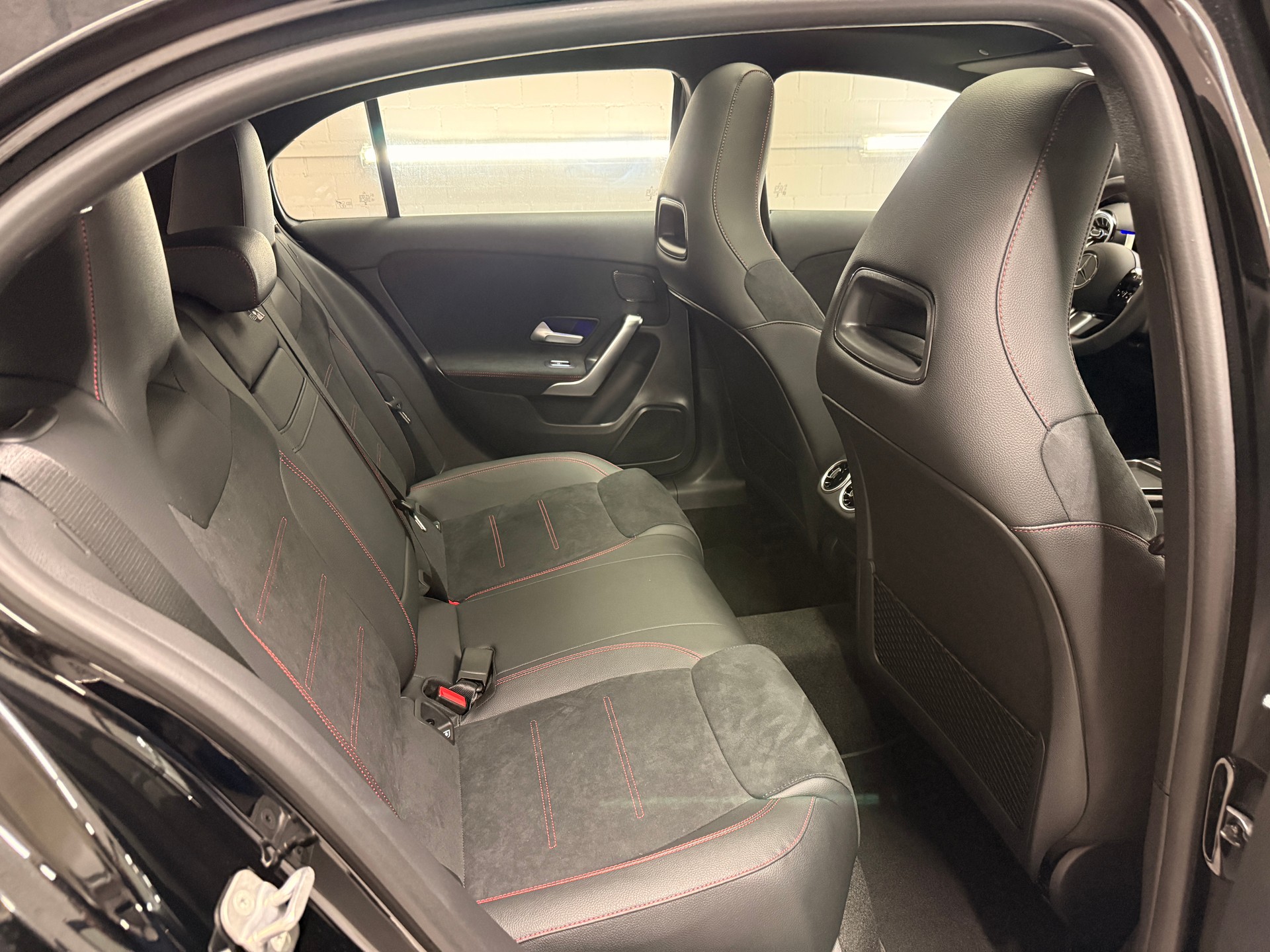 MERCEDES-BENZ A 250 4MATIC Kompaktlimousine - 9