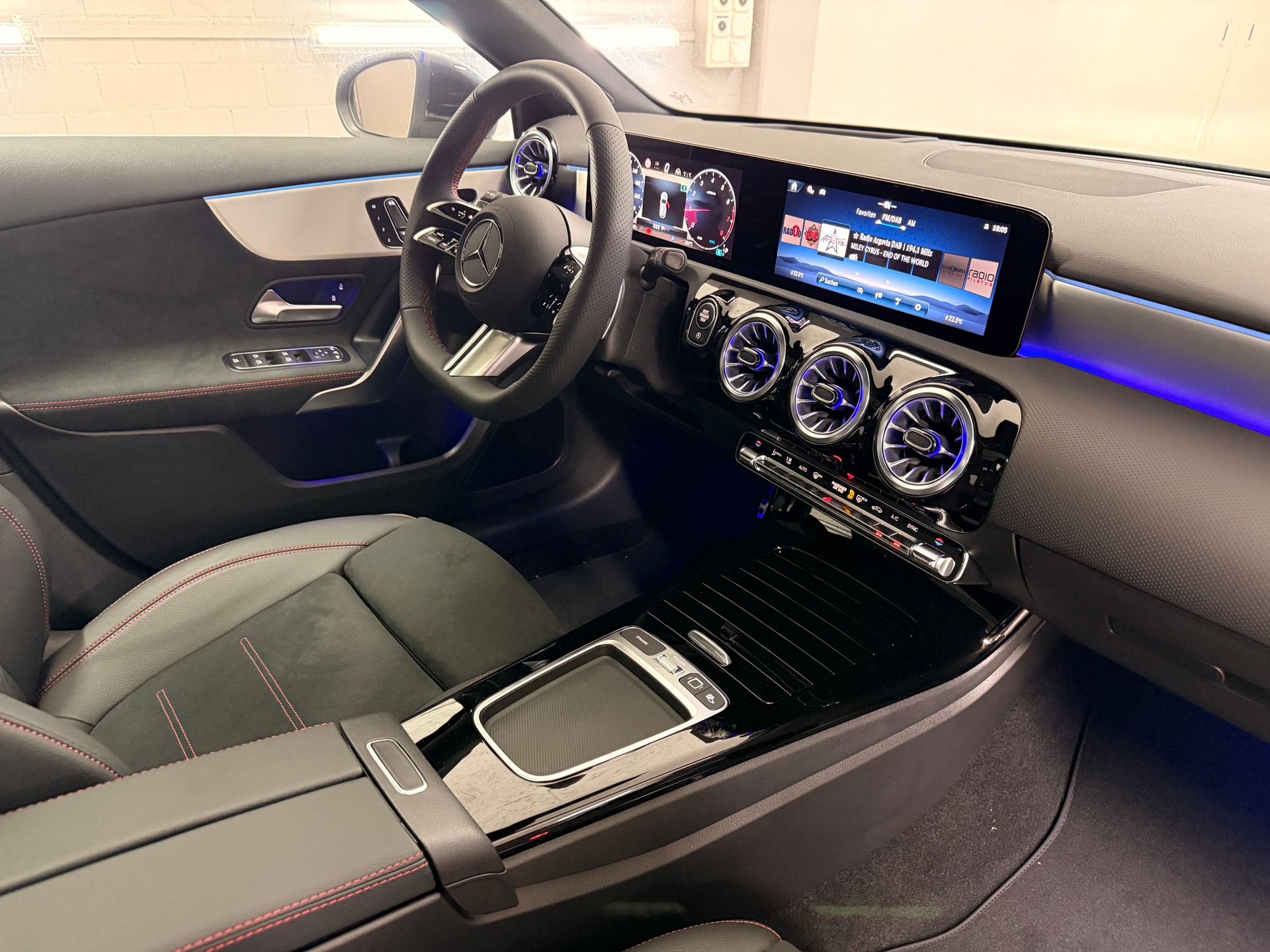 MERCEDES-BENZ A 250 4MATIC Kompaktlimousine - 12