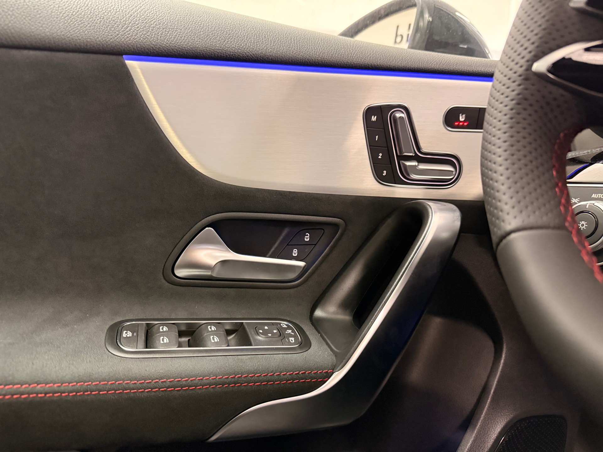 MERCEDES-BENZ A 250 4MATIC Kompaktlimousine - 17