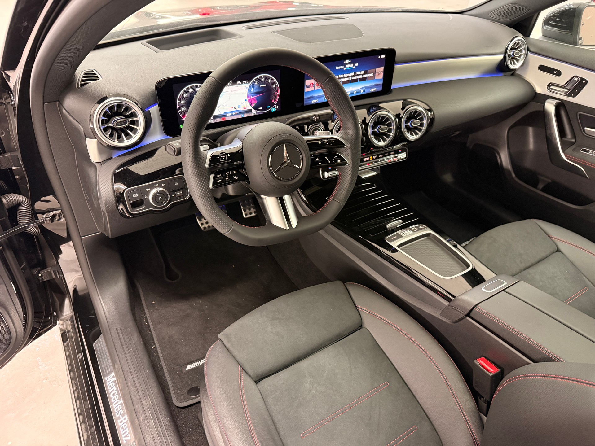 MERCEDES-BENZ A 250 4MATIC Kompaktlimousine - 7