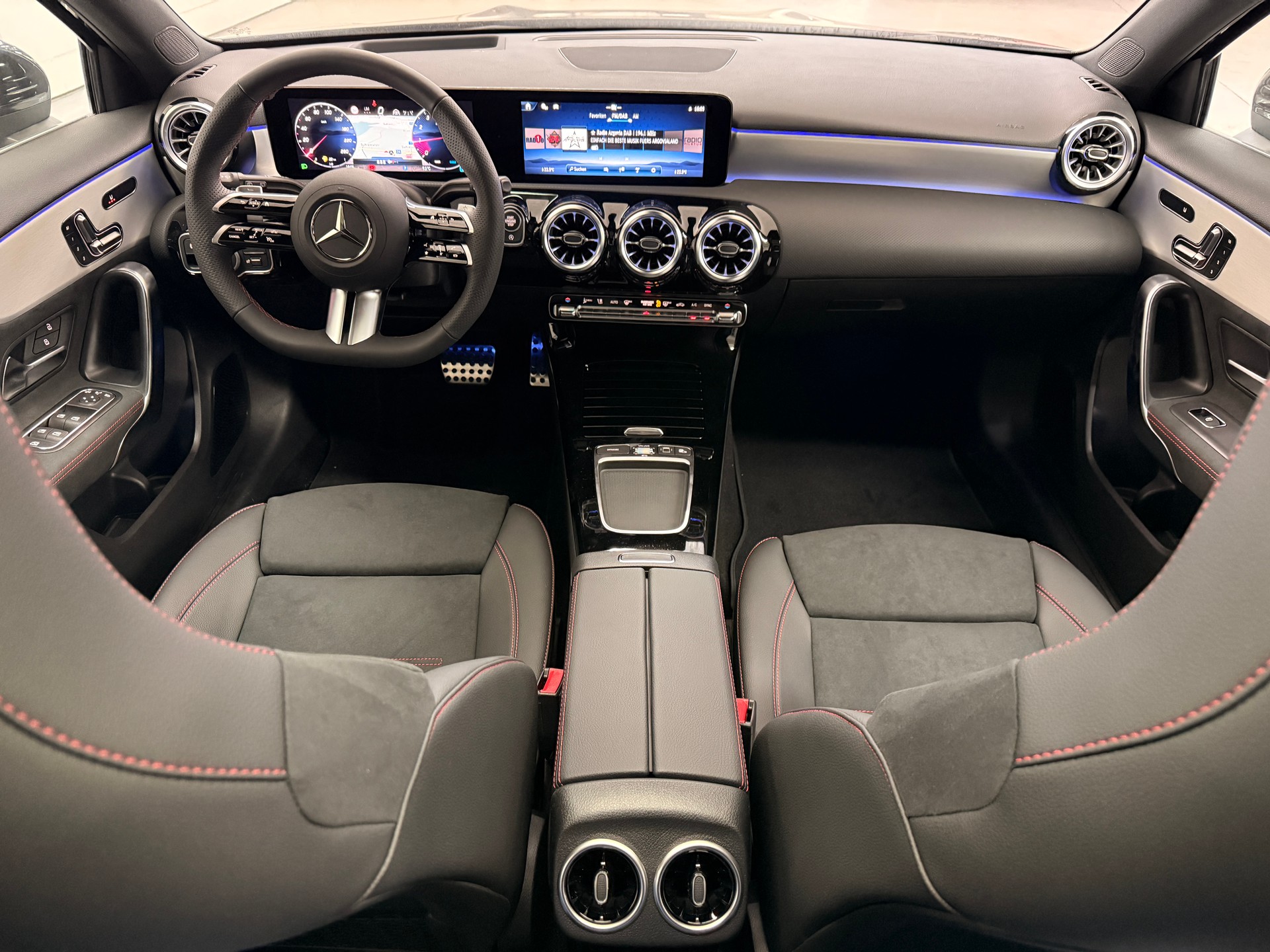 MERCEDES-BENZ A 250 4MATIC Kompaktlimousine - 8