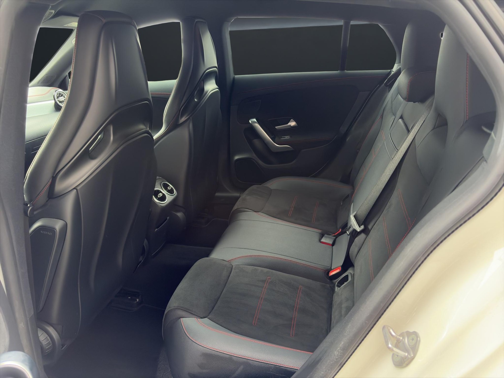 MERCEDES-BENZ CLA 35 AMG 4matic Shooting Brake - 7