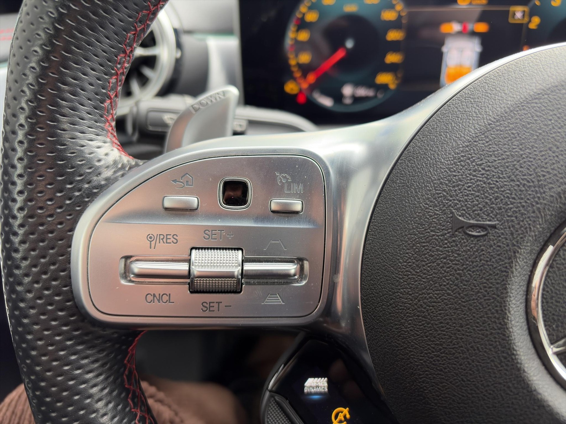 MERCEDES-BENZ CLA 35 AMG 4matic Shooting Brake - 11