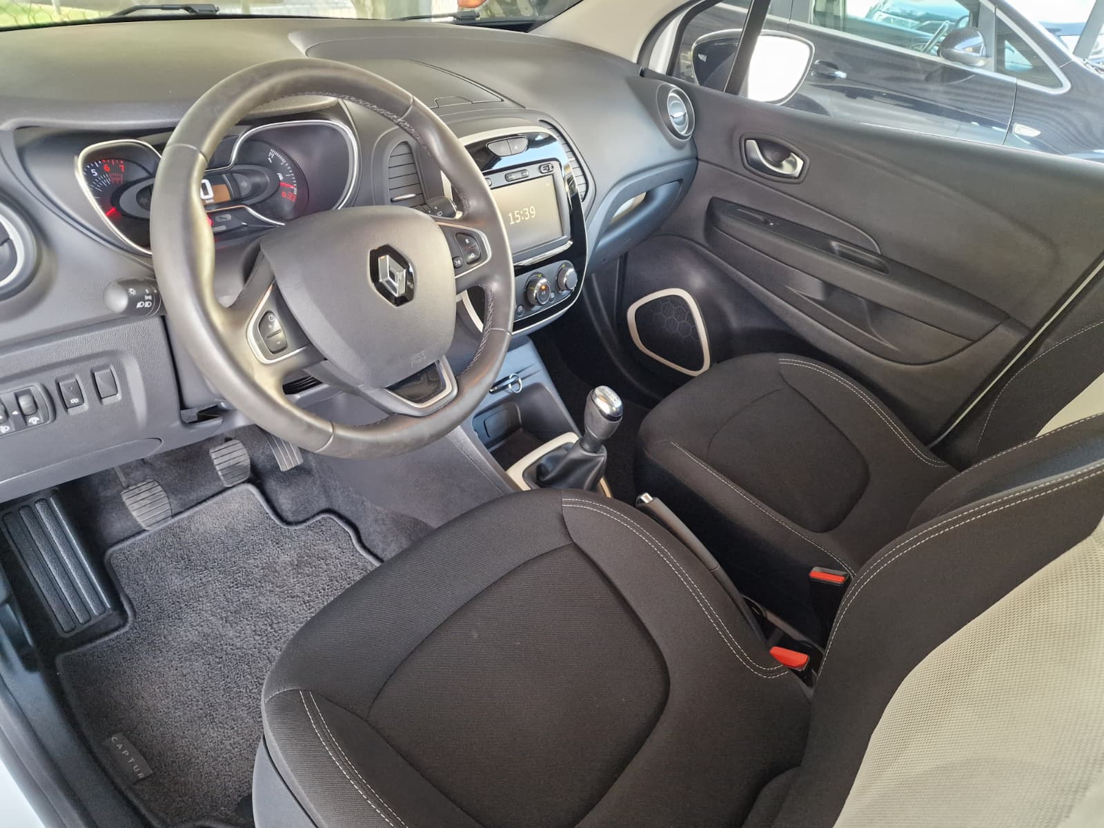 RENAULT Captur 0.9 12V Intens - 11