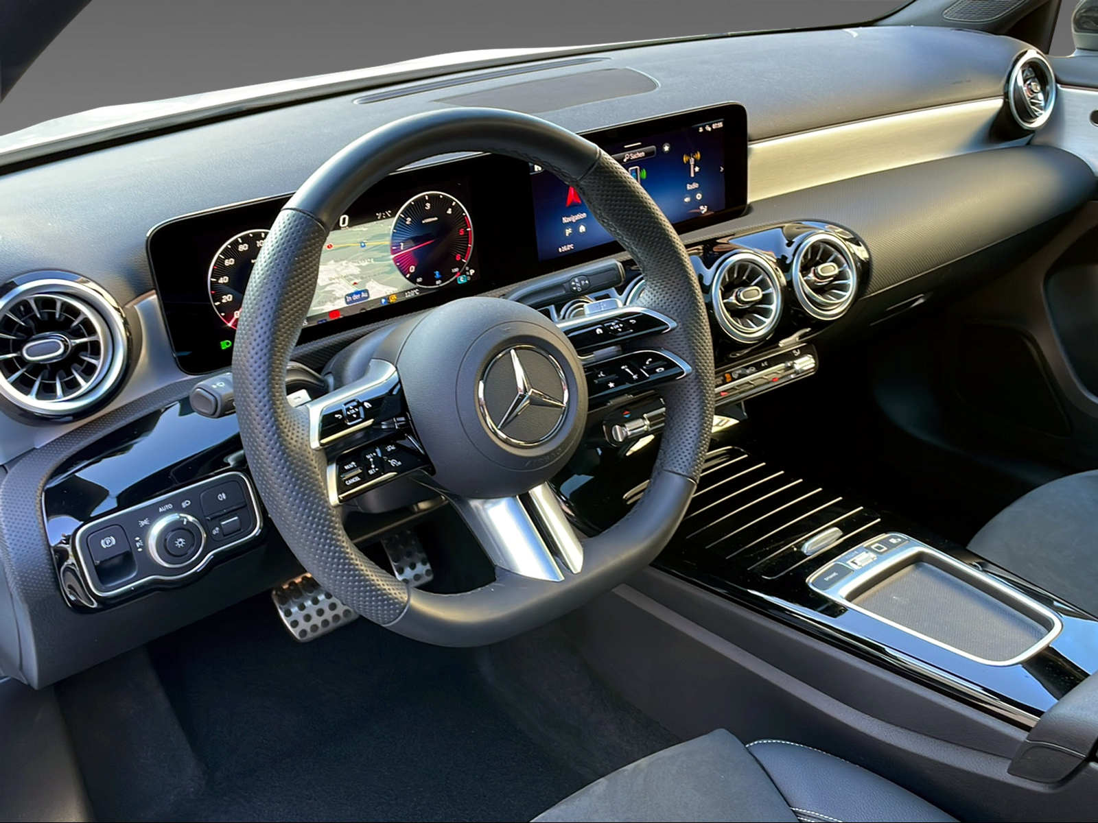 MERCEDES-BENZ A 180 d AMG Line - 6