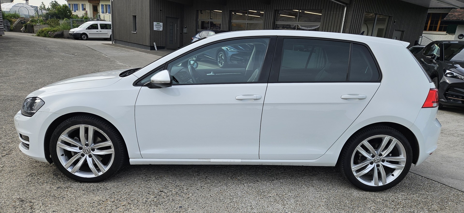 VW Golf 2.0 TDI Highline DSG - 4