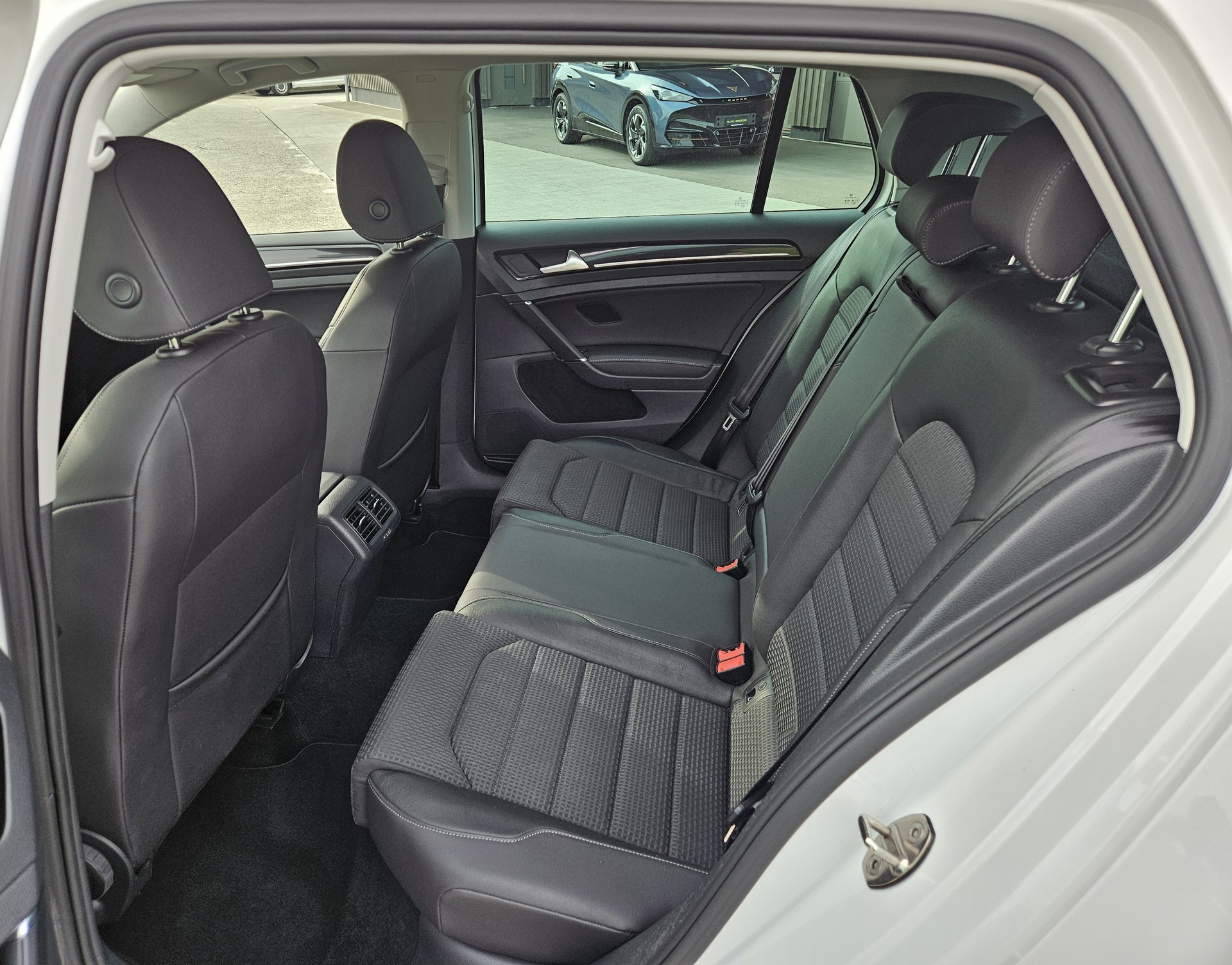 VW Golf 2.0 TDI Highline DSG - 17