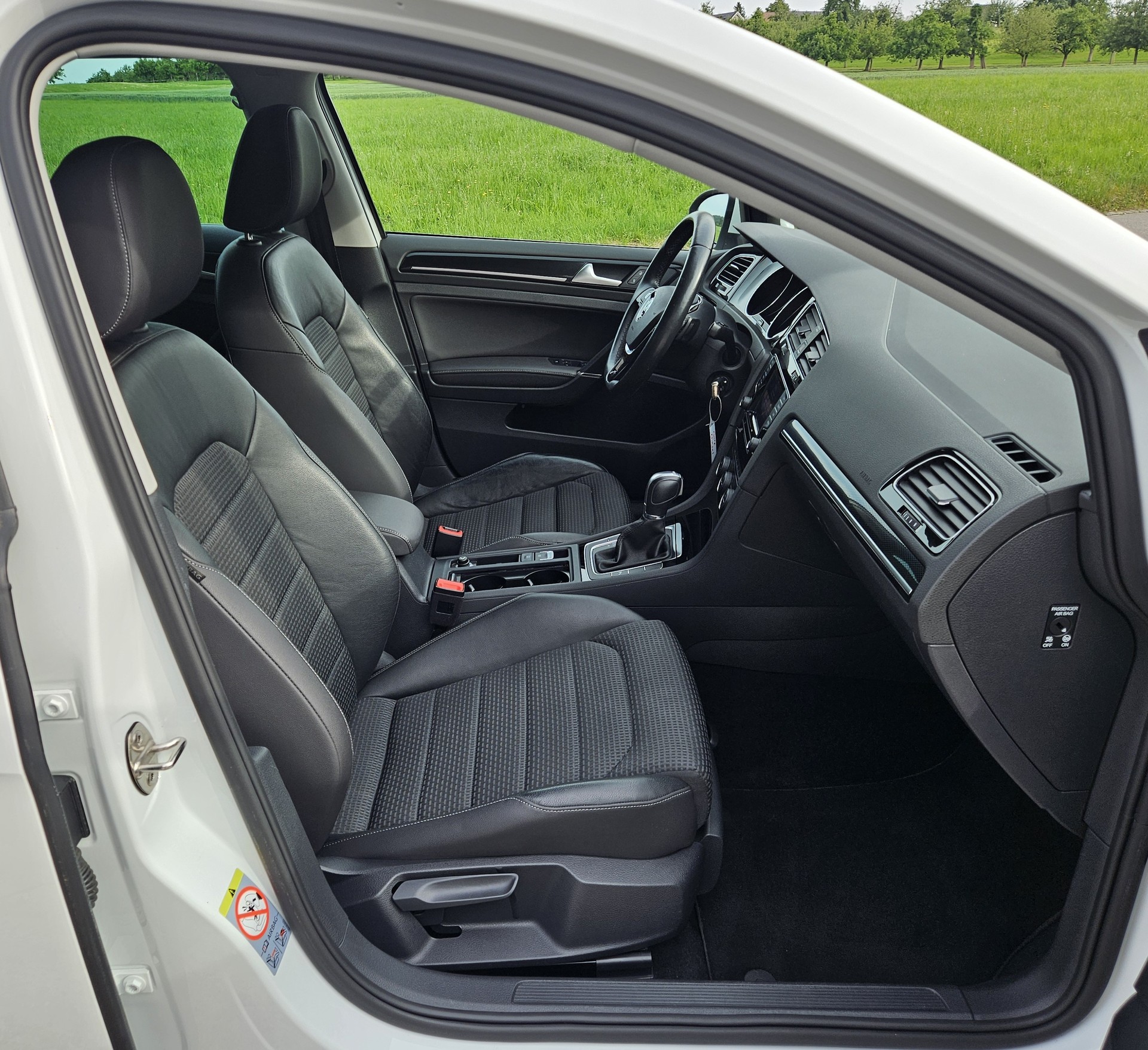 VW Golf 2.0 TDI Highline DSG - 11