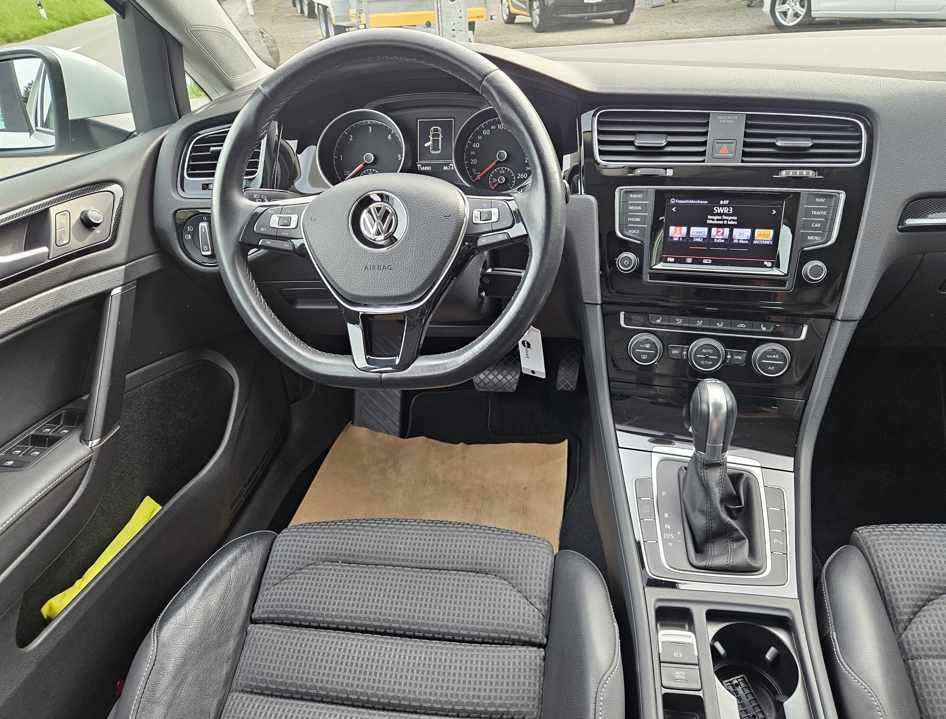 VW Golf 2.0 TDI Highline DSG - 12