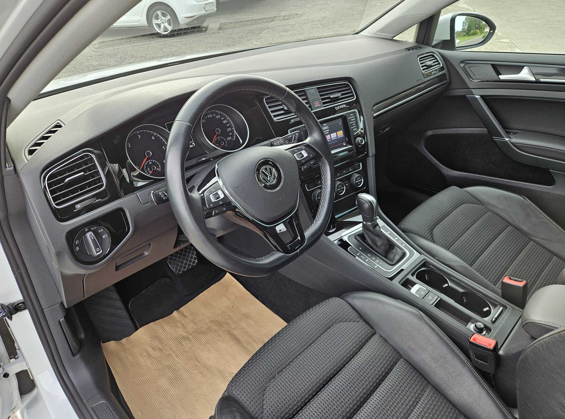 VW Golf 2.0 TDI Highline DSG - 10