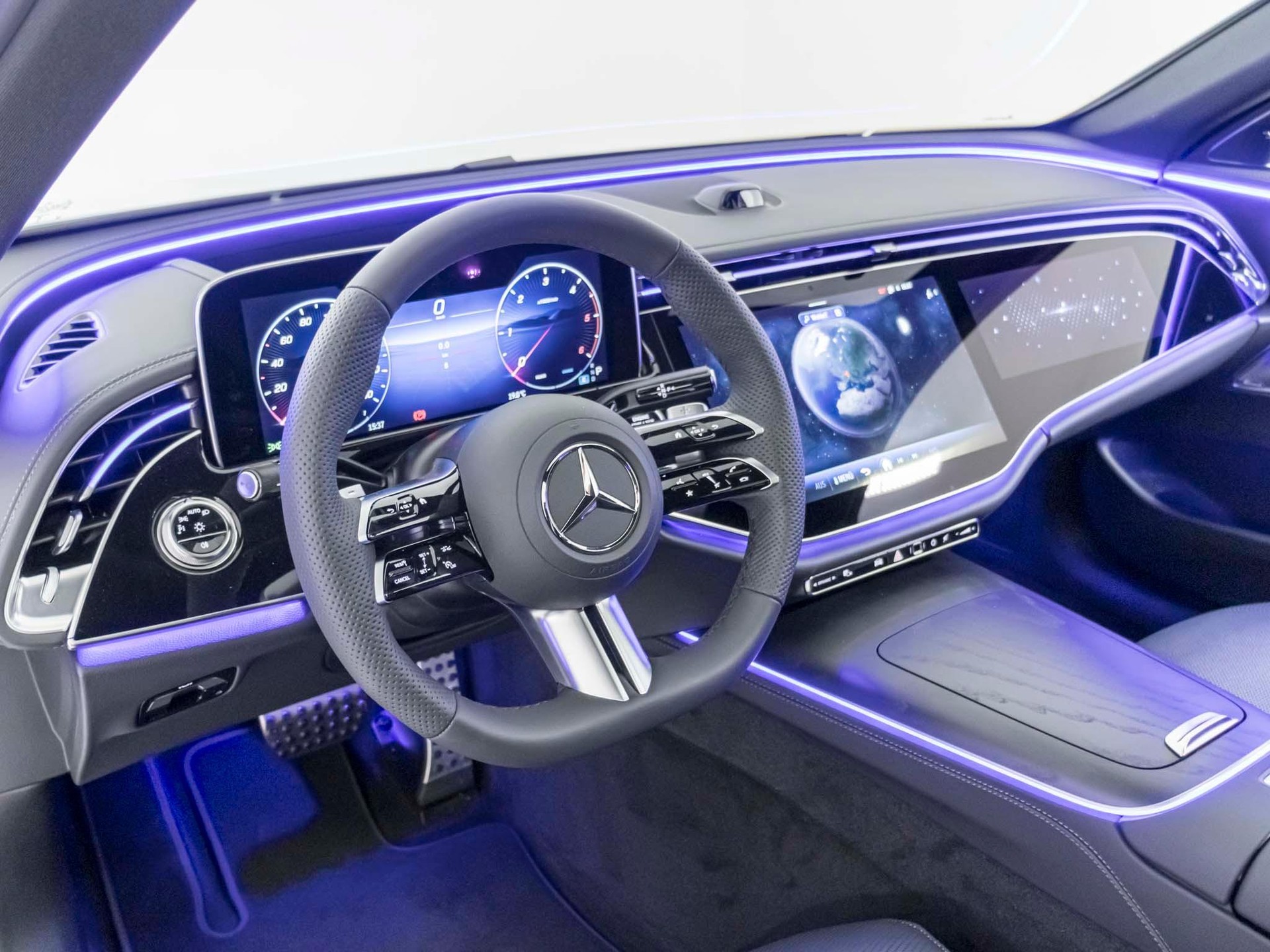 MERCEDES-BENZ E 220 d 4MATIC T-Modell - 11