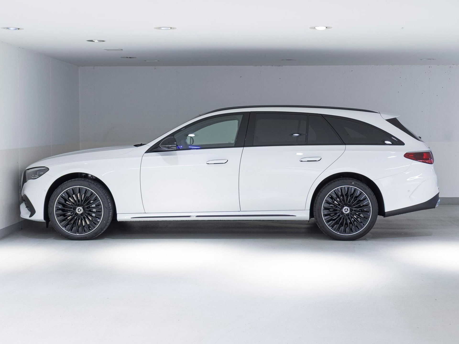 MERCEDES-BENZ E 220 d 4MATIC T-Modell - 6