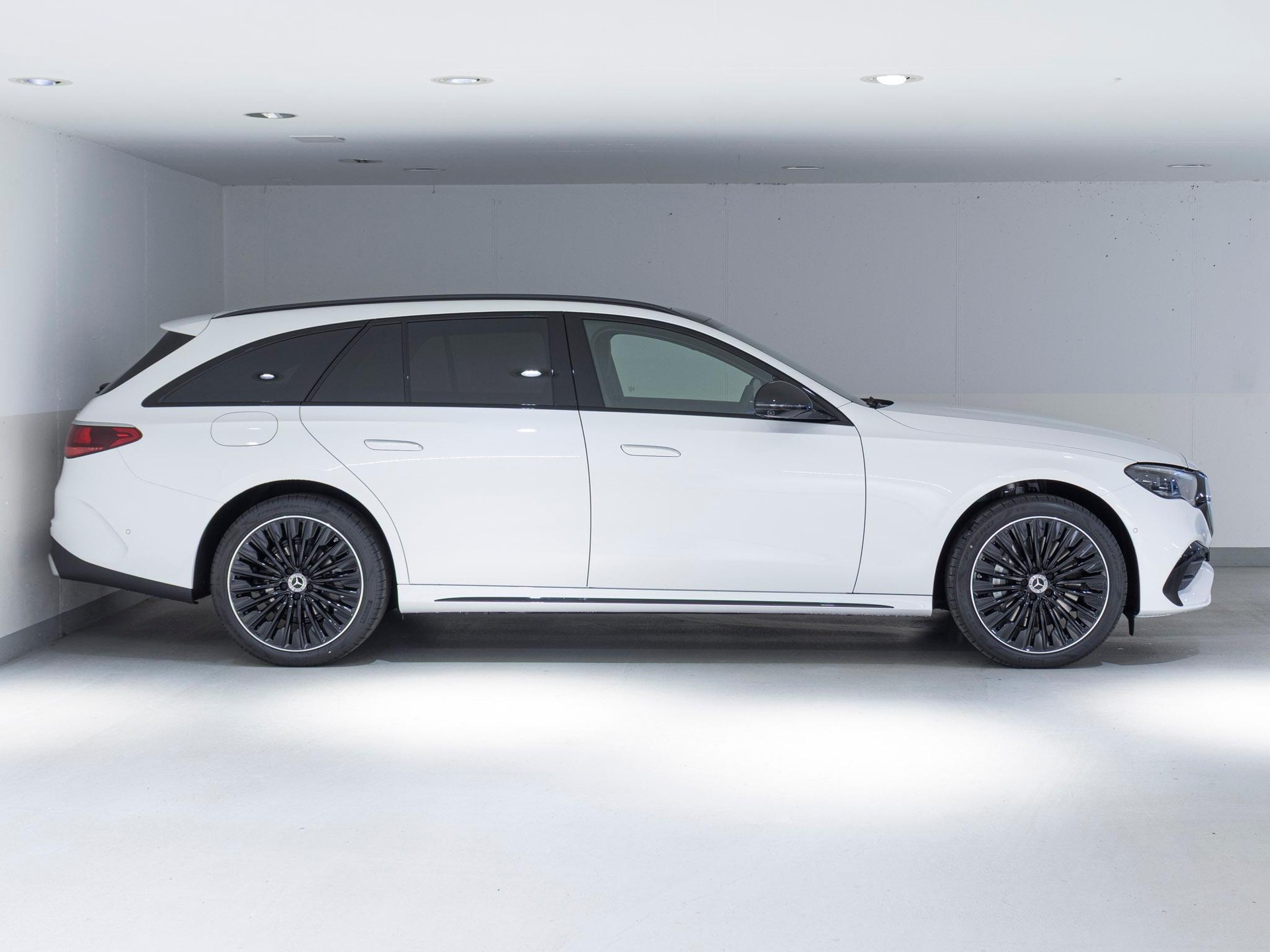 MERCEDES-BENZ E 220 d 4MATIC T-Modell - 3