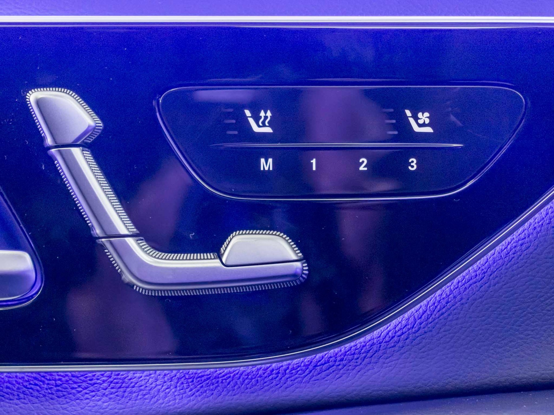 MERCEDES-BENZ E 220 d 4MATIC T-Modell - 13