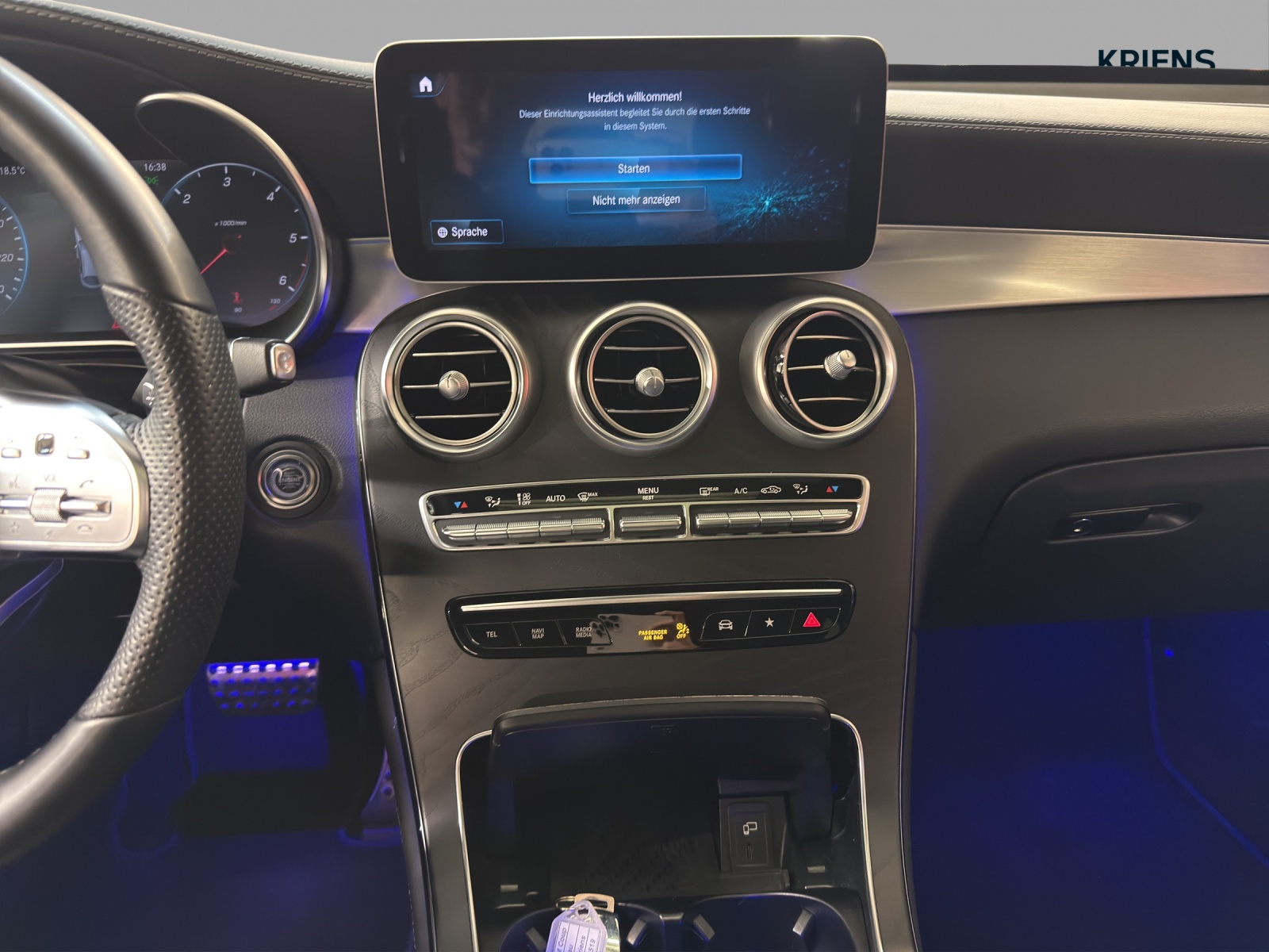 MERCEDES-BENZ GLC 300 d 4M - AMG - Coupé / DISTRONIC / 360 Grad Kamera / Multikontursitze / Head-Up Display - 12