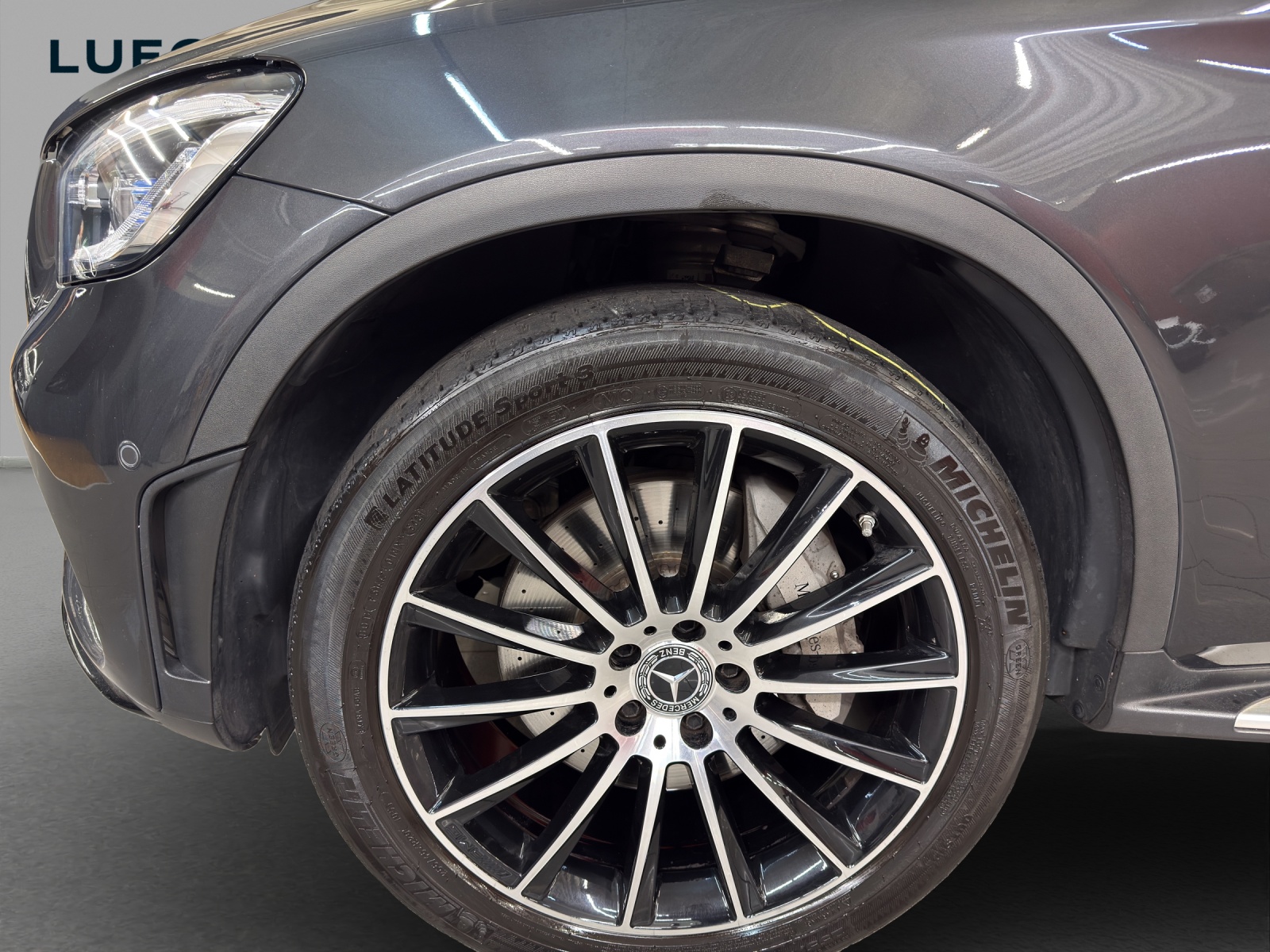 MERCEDES-BENZ GLC 300 d 4M - AMG - Coupé / DISTRONIC / 360 Grad Kamera / Multikontursitze / Head-Up Display - 7