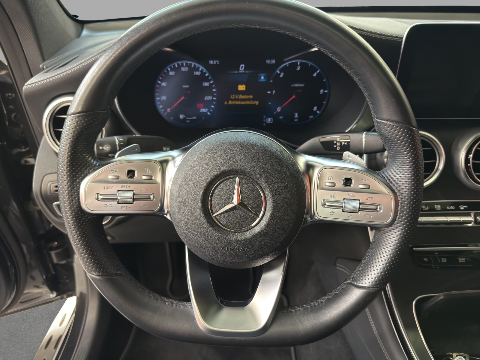 MERCEDES-BENZ GLC 300 d 4M - AMG - Coupé / DISTRONIC / 360 Grad Kamera / Multikontursitze / Head-Up Display - 10