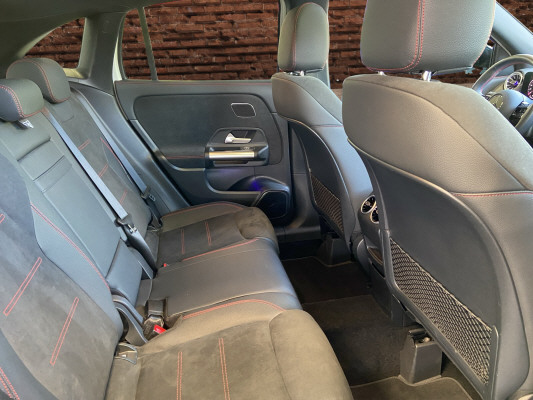 MERCEDES-BENZ GLA 250 4Matic 8G-DCT - 14