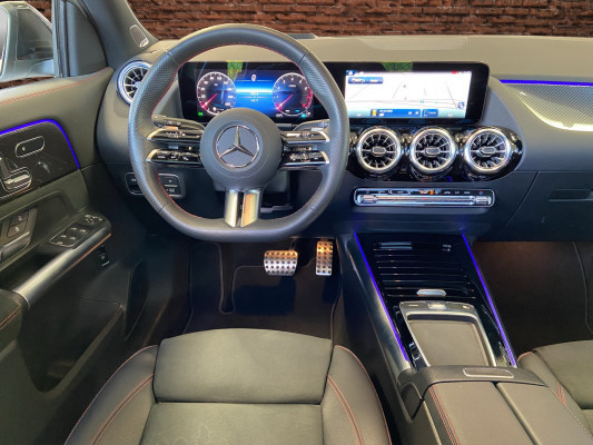 MERCEDES-BENZ GLA 250 4Matic 8G-DCT - 11