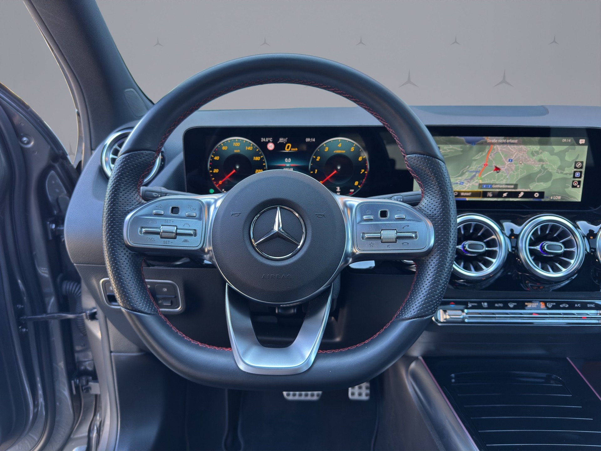 MERCEDES-BENZ GLA 200 AMG Line - 12