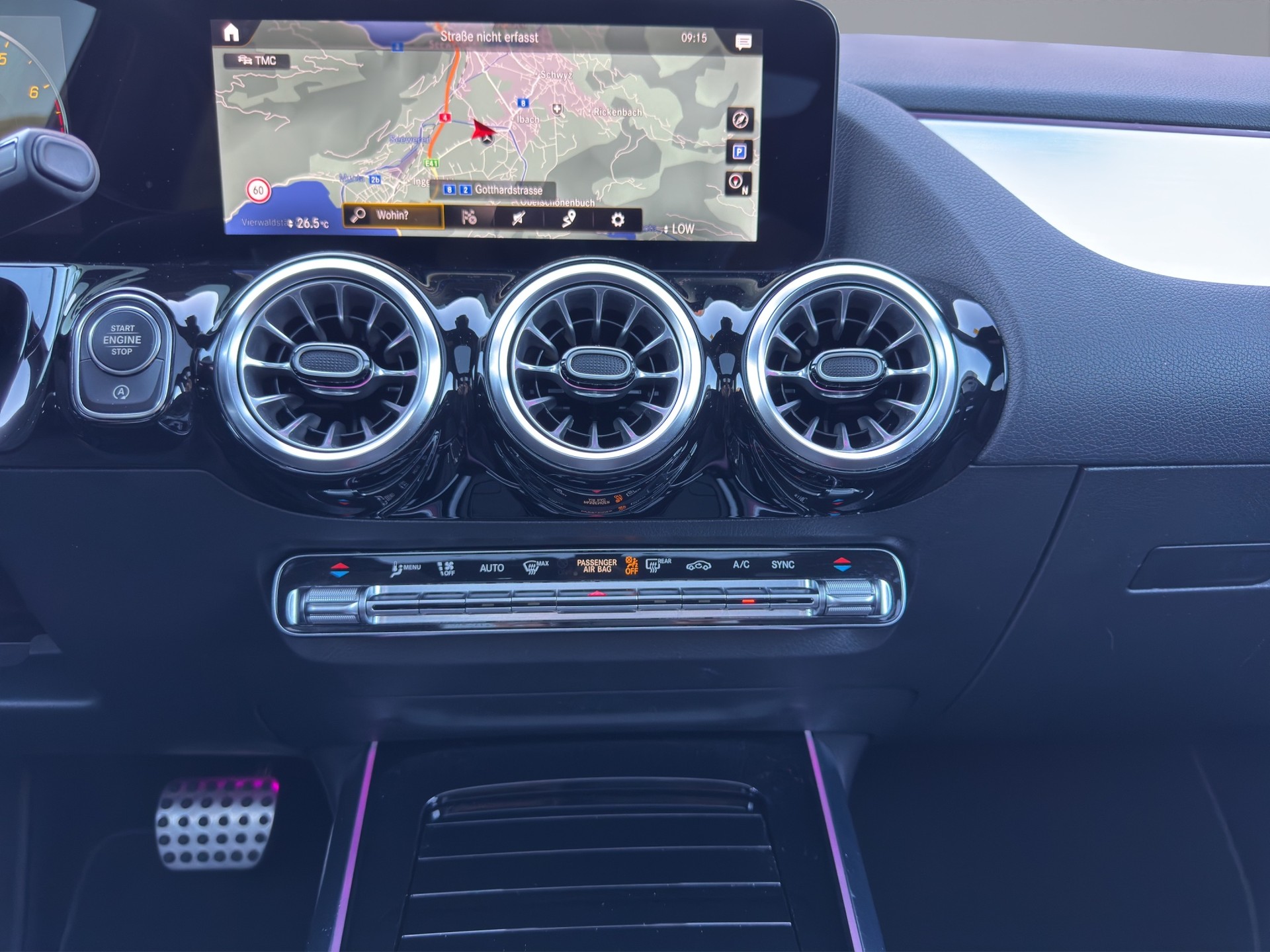 MERCEDES-BENZ GLA 200 AMG Line - 14
