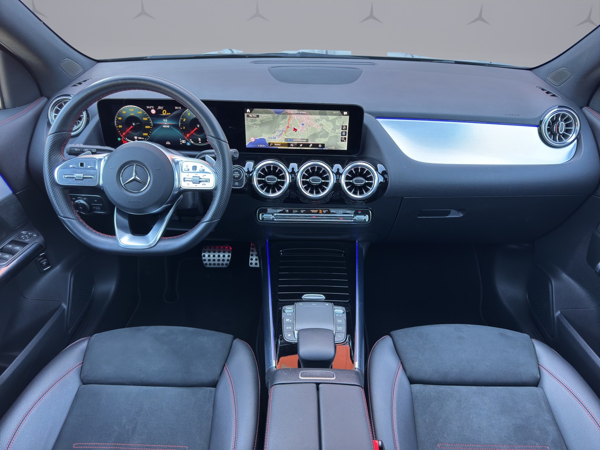 MERCEDES-BENZ GLA 200 AMG Line - 13