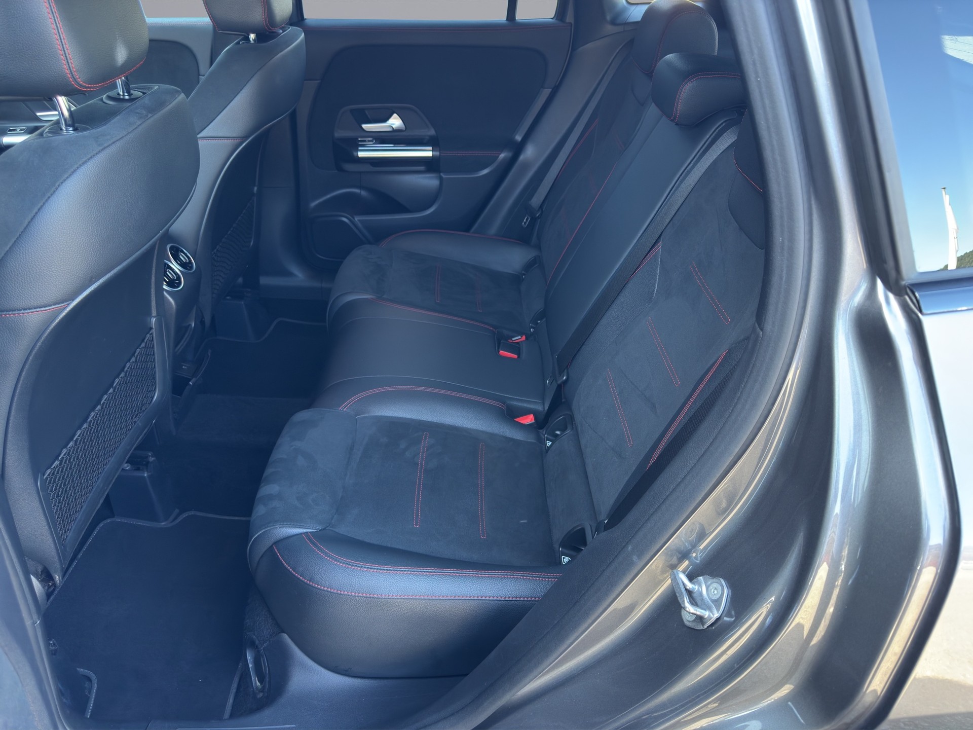MERCEDES-BENZ GLA 200 AMG Line - 10