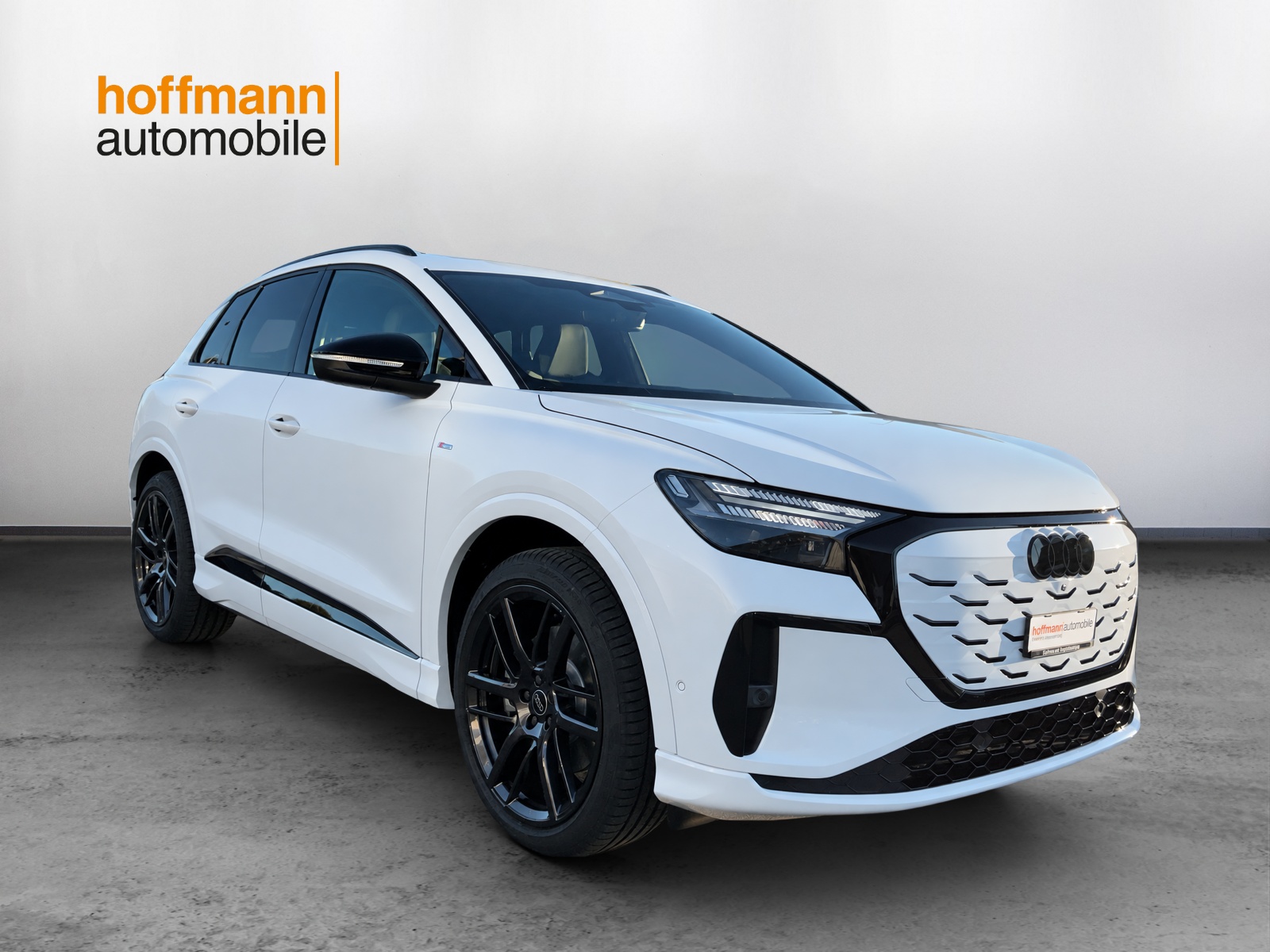 AUDI Q4 e-tron SUV quattro performance Swiss Ski - 3