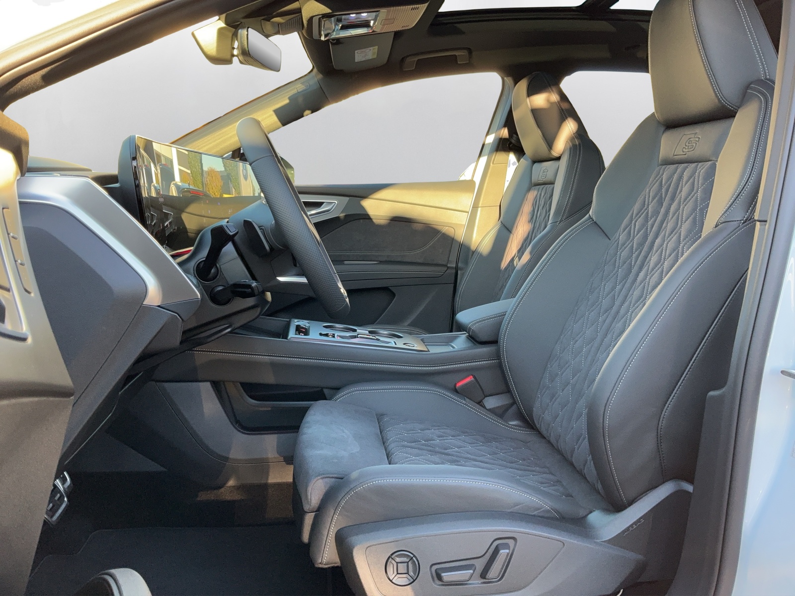 AUDI Q4 e-tron SUV quattro performance Swiss Ski - 10