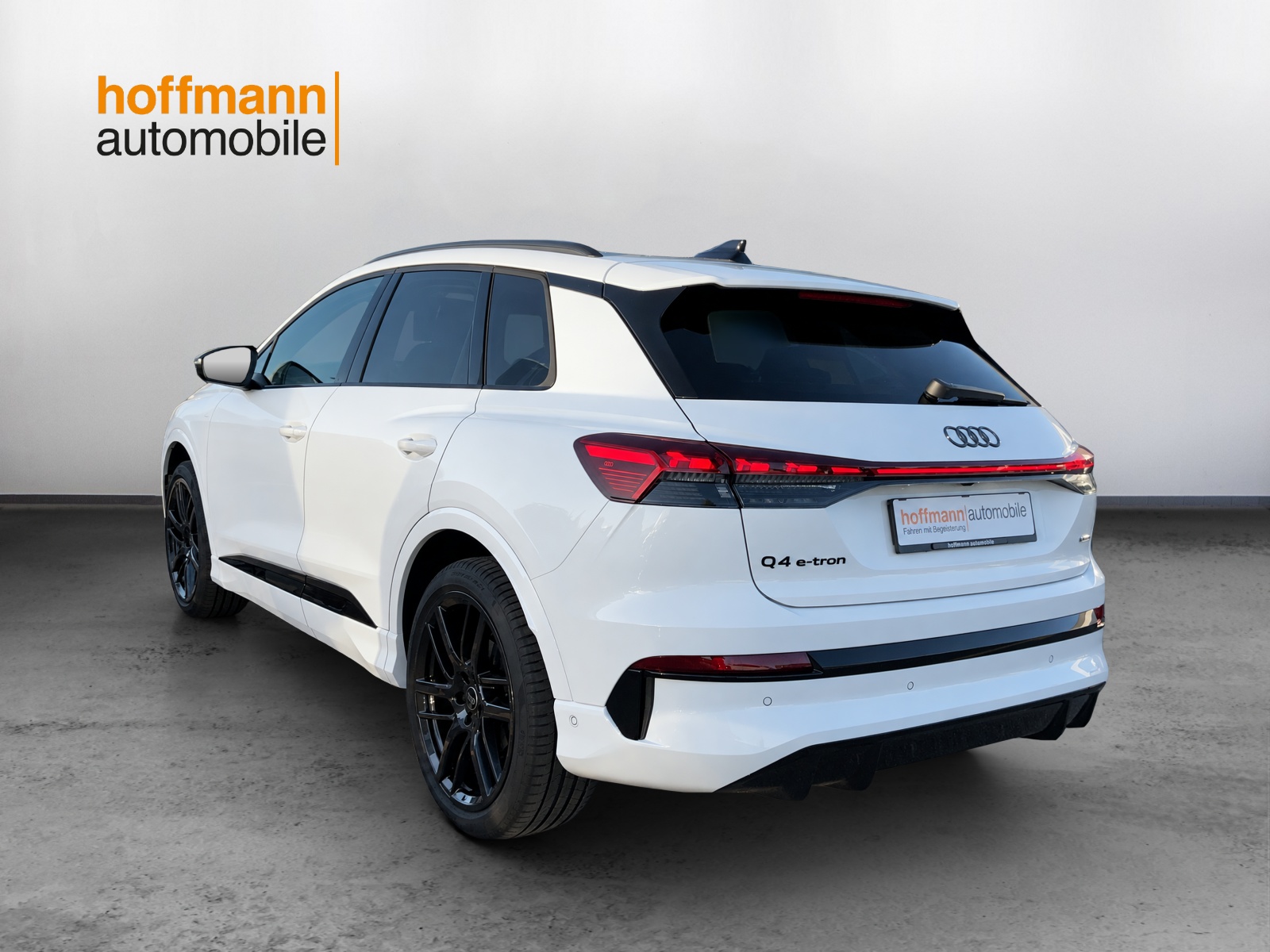 AUDI Q4 e-tron SUV quattro performance Swiss Ski - 6