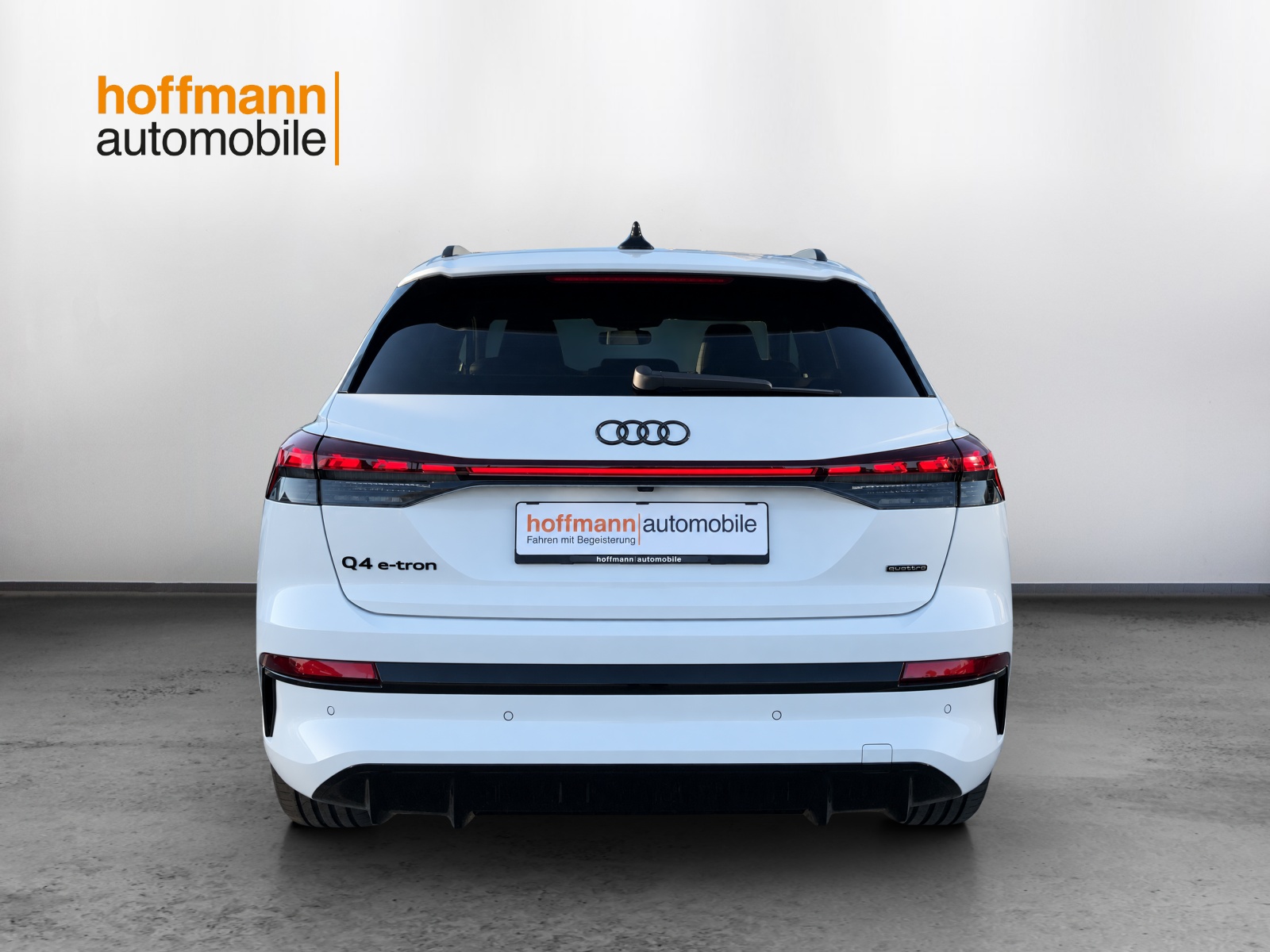 AUDI Q4 e-tron SUV quattro performance Swiss Ski - 5