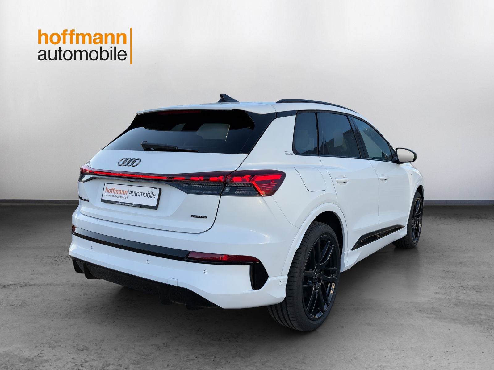 AUDI Q4 e-tron SUV quattro performance Swiss Ski - 4