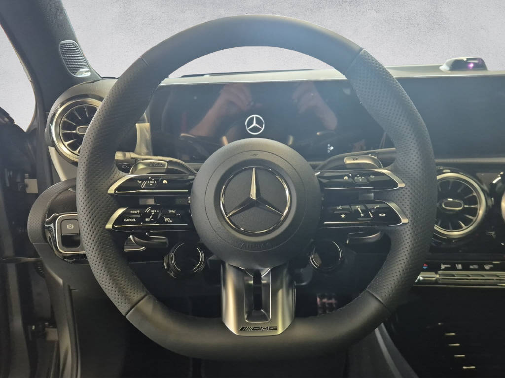 MERCEDES-BENZ A 35 AMG 4Matic - 10