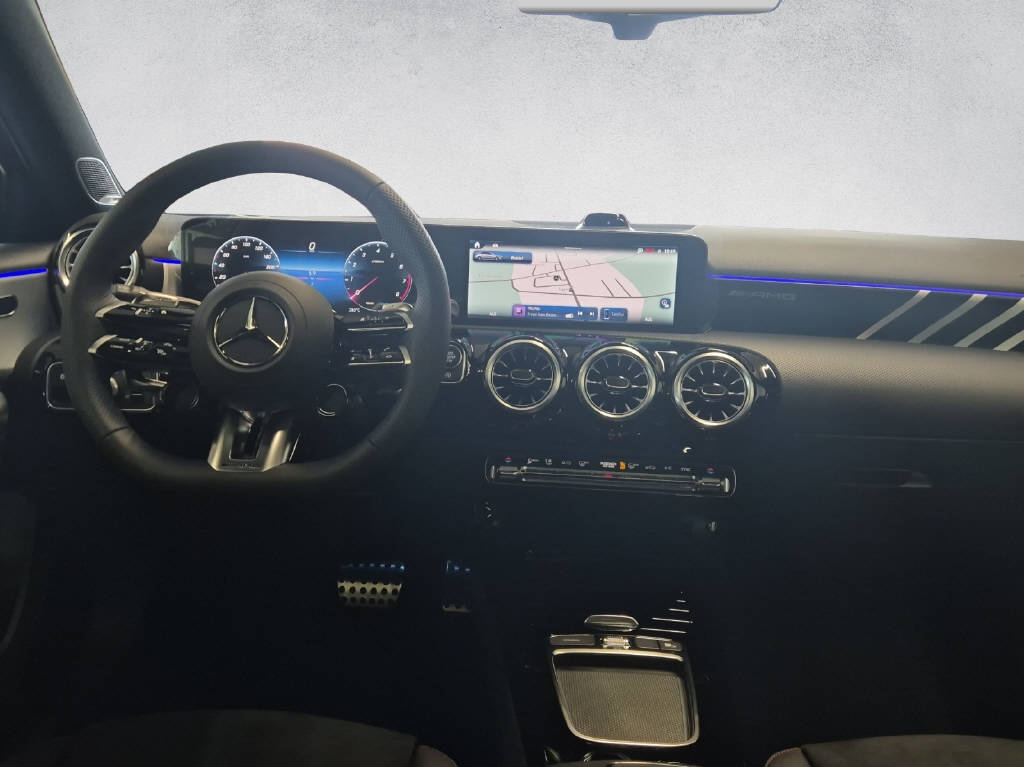MERCEDES-BENZ A 35 AMG 4Matic - 12