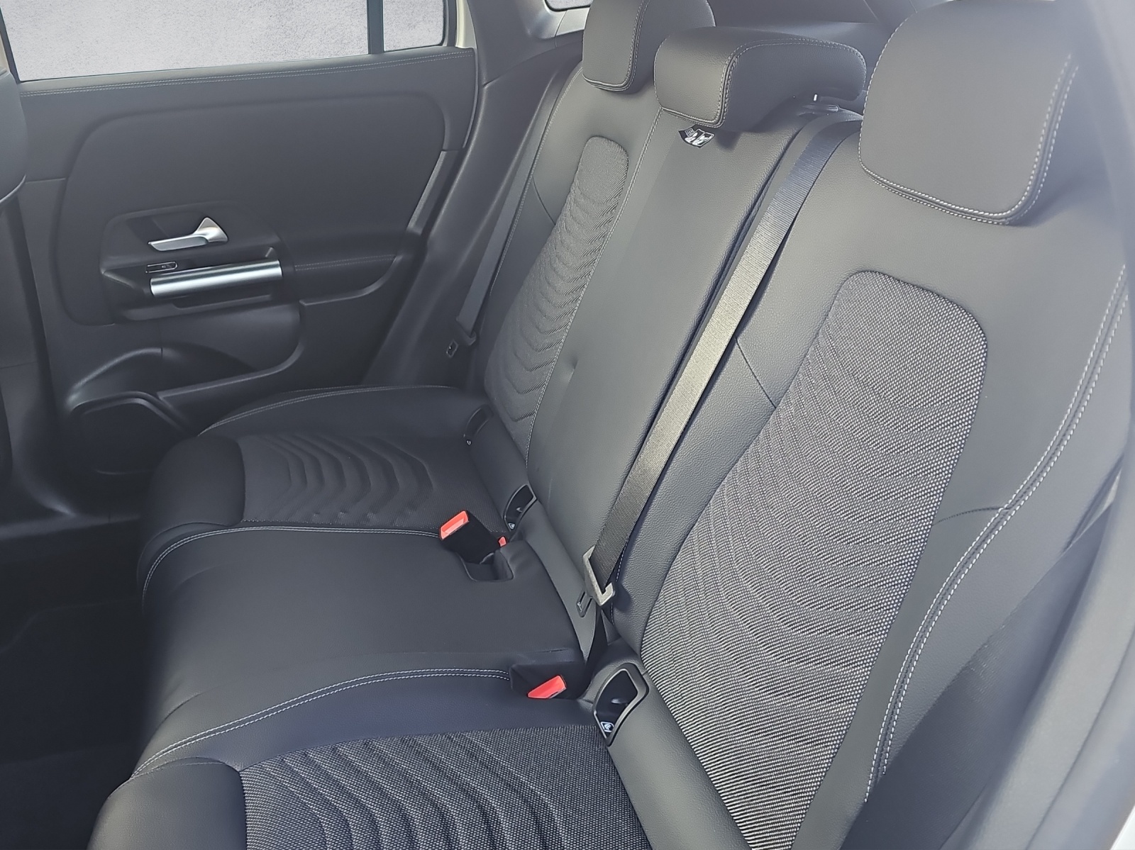 MERCEDES-BENZ GLA 200 7G-DCT - 16