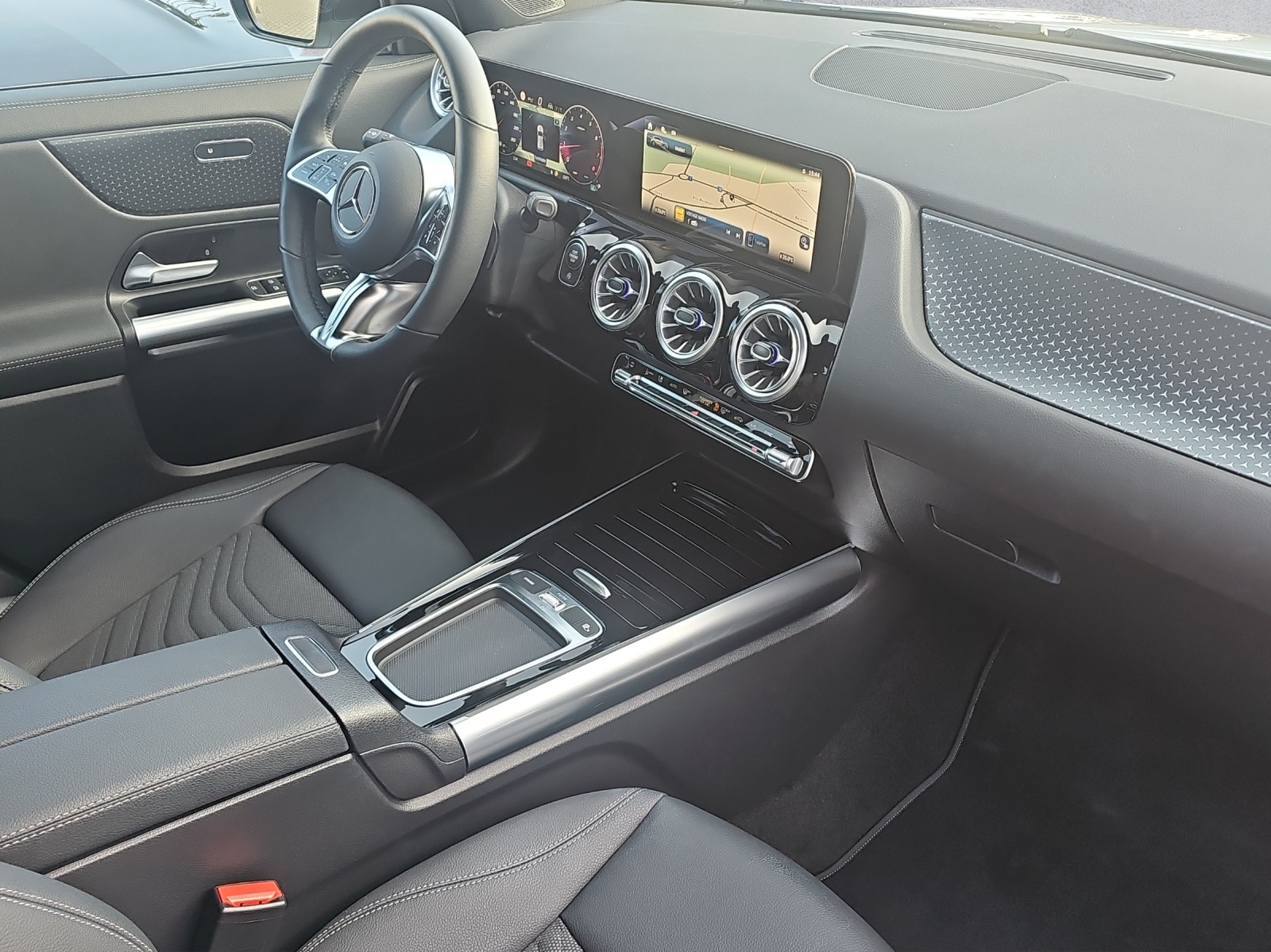 MERCEDES-BENZ GLA 200 7G-DCT - 10