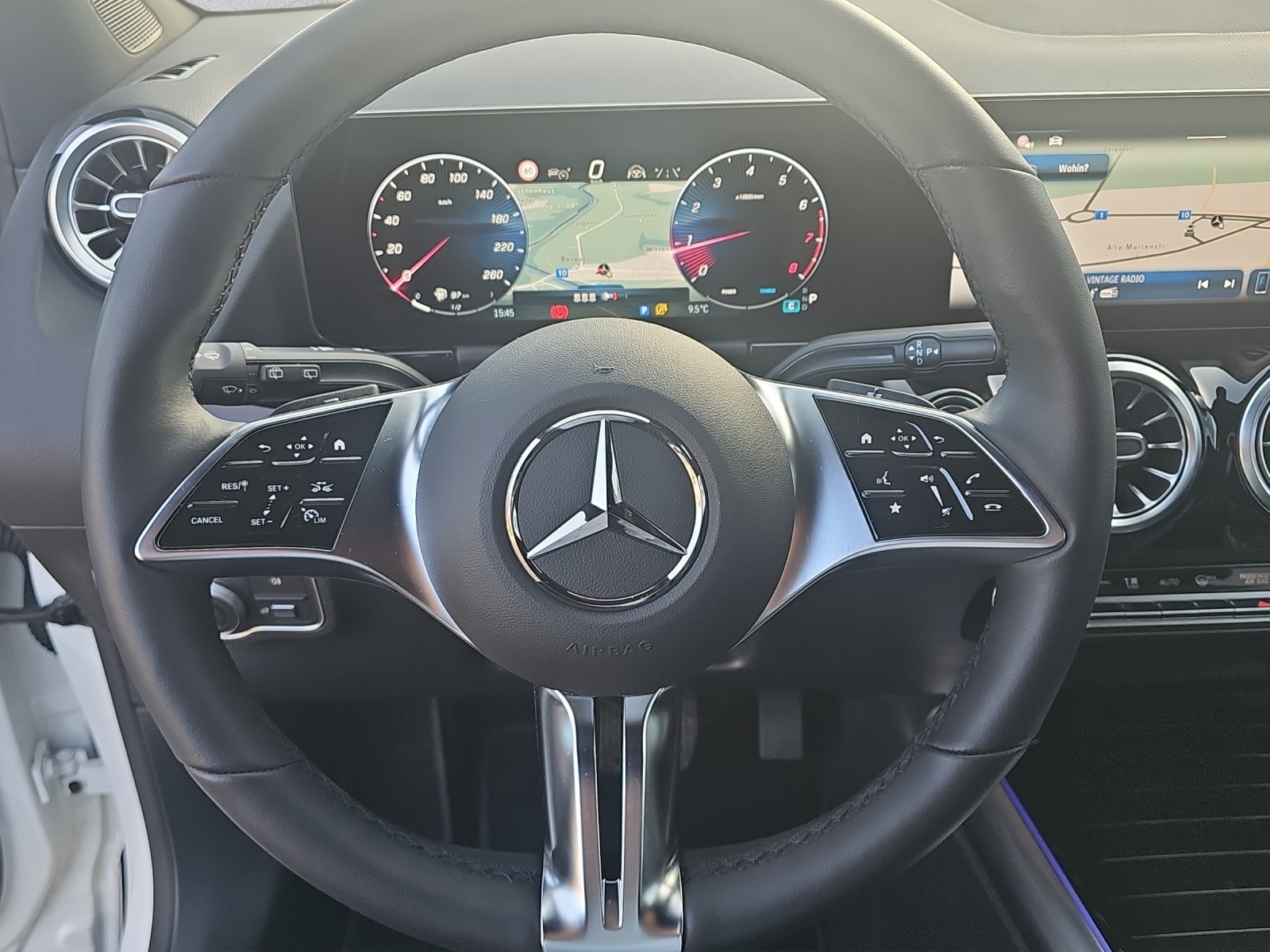 MERCEDES-BENZ GLA 200 7G-DCT - 12