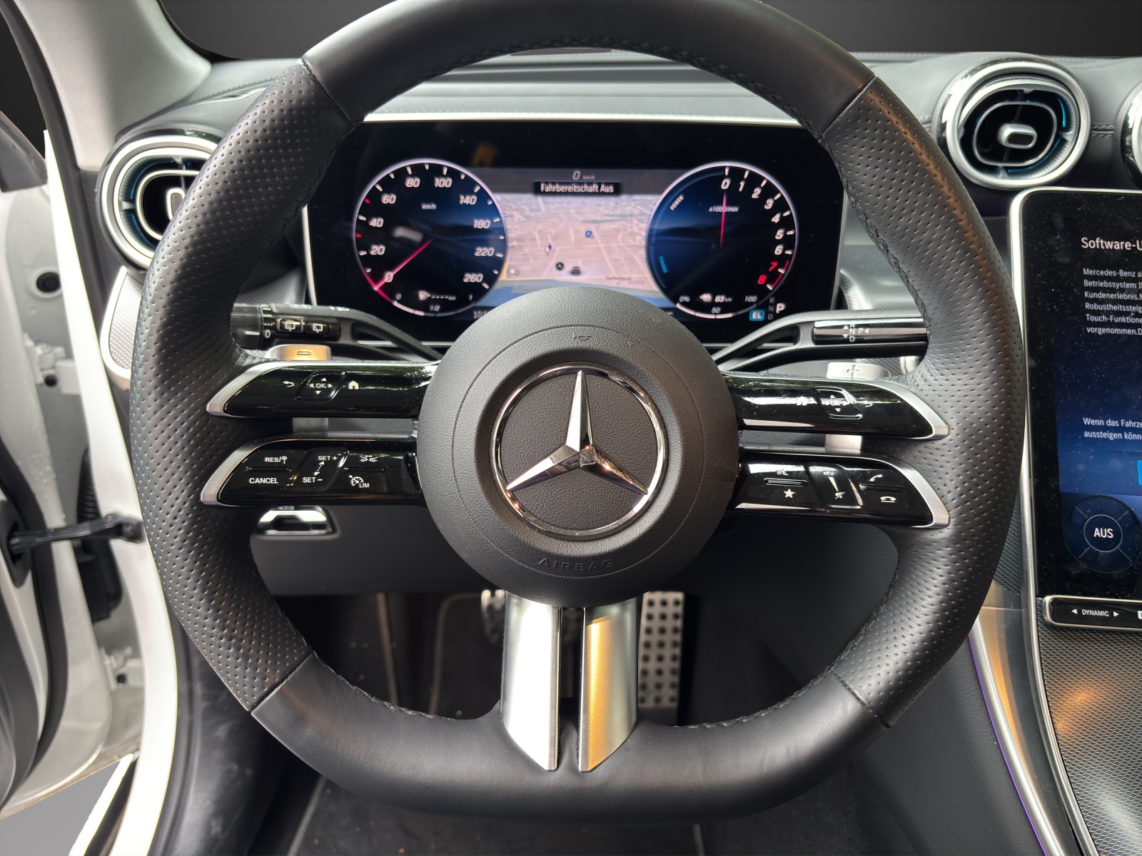 MERCEDES-BENZ GLC 300 e 4Matic 9G-Tronic - 12